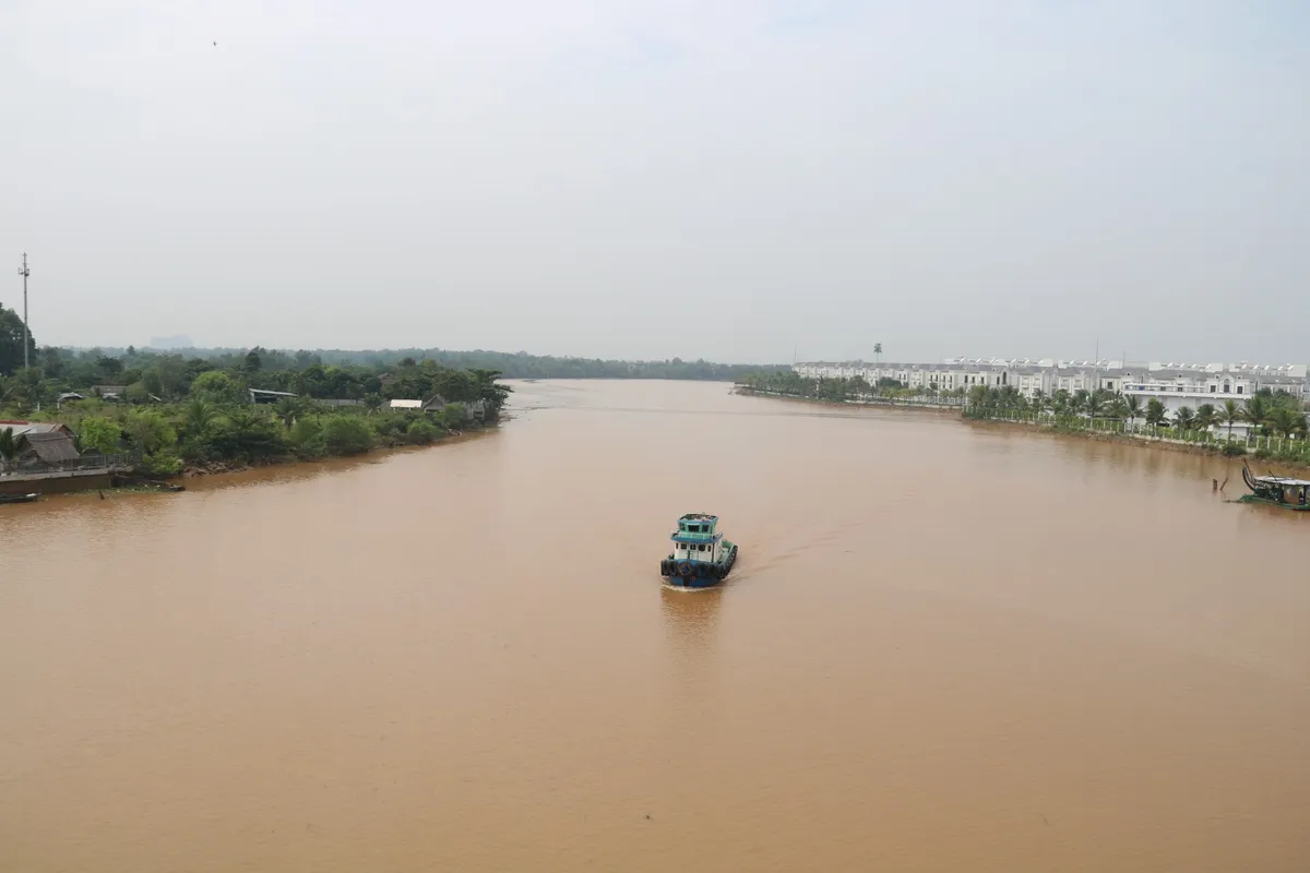 Cầu Long Đại rút ngắn khoảng cách giữa hai phường từ 10 km xuống còn 500 m. z4856767579951_8051f15c00fd0f9528f54e95e13cb9d6.jpg