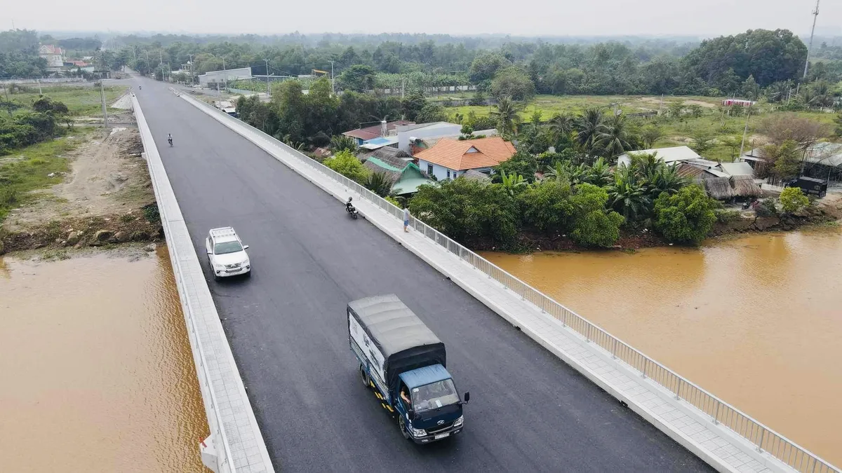 Đơn vị tư vấn đề nghị không cho các phương tiện chạy vào trong dự án. Long-dai