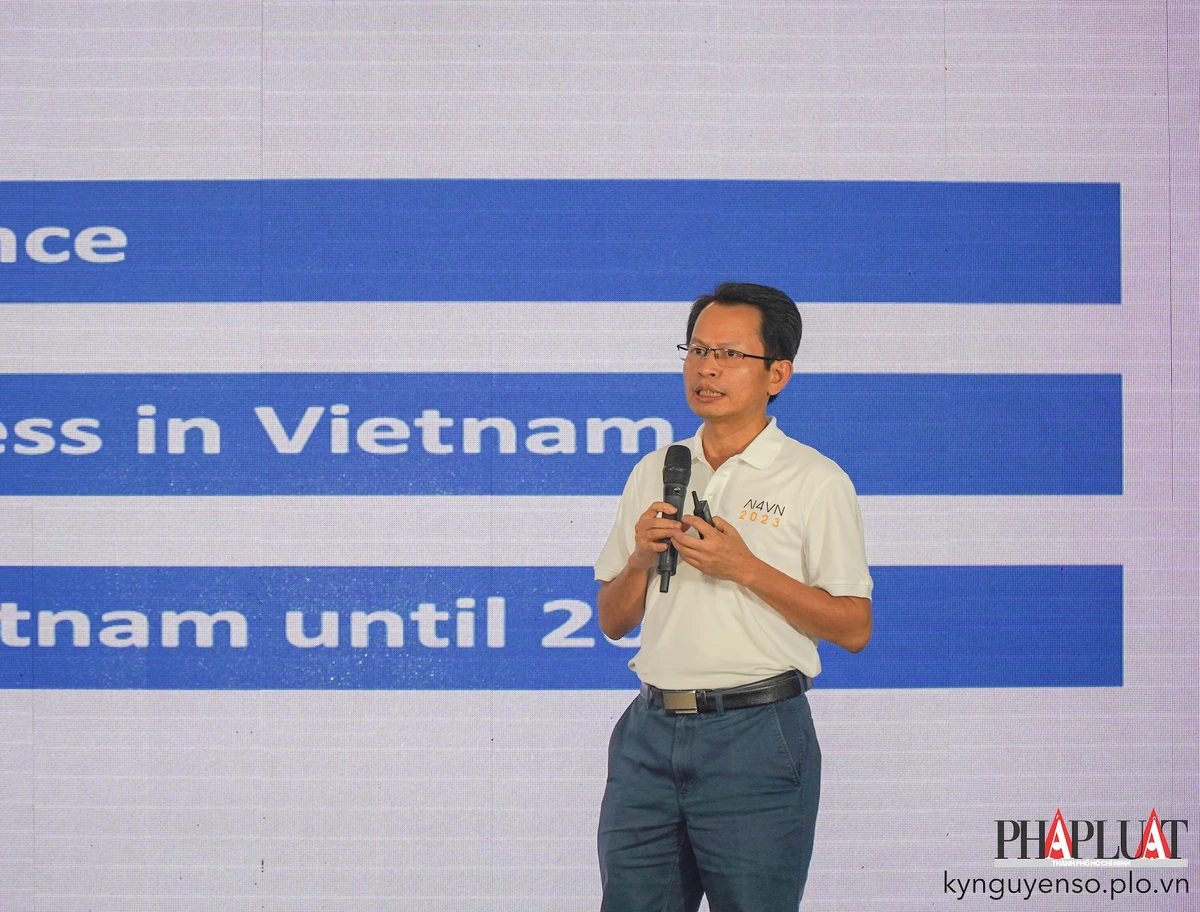 PGS.TS Bùi Thu Lâm, Tổng thư ký FISU trình bày tổng quan về phát triển AI tại Việt Nam. Ảnh: TIỂU MINH pho-giao-su-ts-bui-thu-lam-tai-ngay-hoi-tri-tue-nhan-tao-vn-2023.jpg