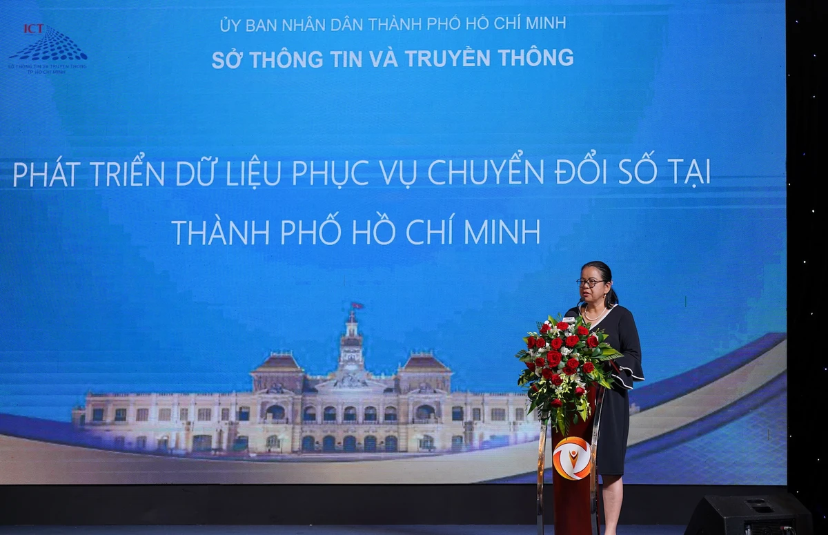 Bà Võ Thị Trung Trinh, Phó GĐ Sở TTTT TP.HCM chia sẻ về việc phát triển dữ liệu phục vụ chuyển đổi số tại TP.HCM. Ảnh: TIỂU MINH