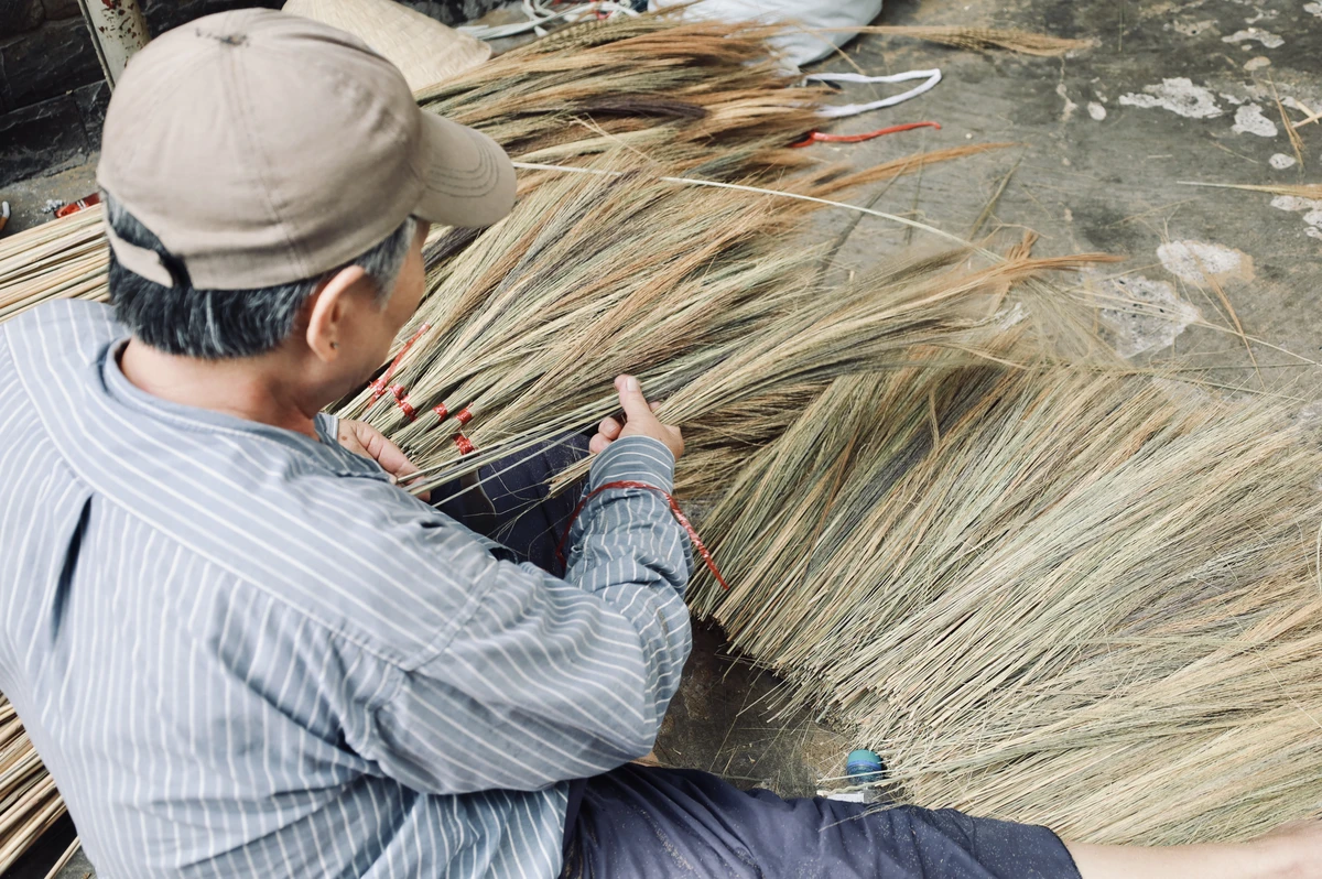 Làng chổi đót duy nhất giữa lòng TP.HCM vào vụ Tết ảnh 4 lang-choi-duy-nhat-giua-long-tp-hcm-vao-vu-tet-post770505-2.jpg