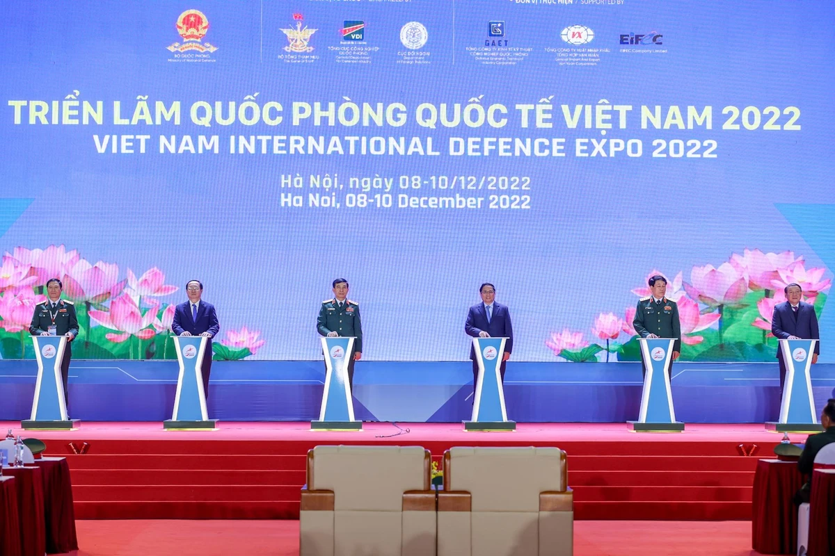Thủ tướng và các đại biểu thực hiện nghi thức khai mạc triển lãm. Ảnh: VGP Thủ tướng và các đại biểu thực hiện nghi thức khai mạc triển lãm. Ảnh: VGP