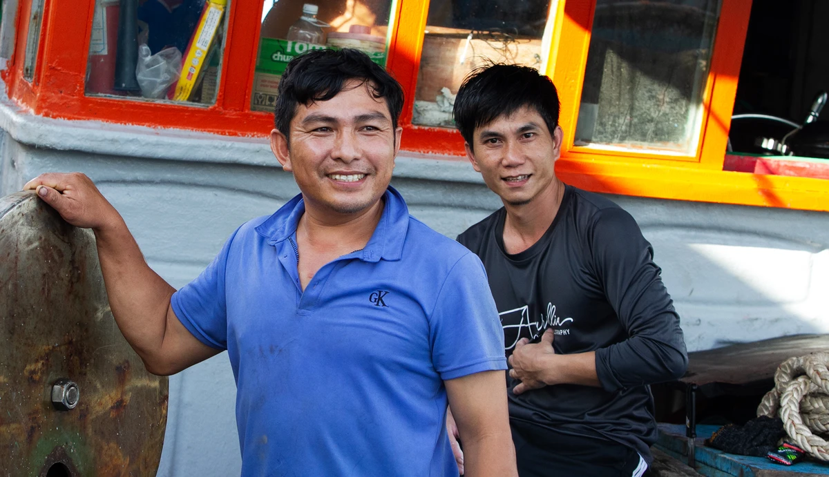 Anh Nguyễn Văn Để, thuyền trưởng tàu cá tỉnh Bình Định, cho biết việc có âu tàu, có khu vực dịch vụ hậu cần nghề cá đã giúp đỡ ngư dân vươn khơi bám biển hiệu quả, giảm thiểu thấp nhất các chi phí di chuyển. Ảnh: NT Anh Nguyễn Văn Để, thuyền trưởng tàu cá tỉnh Bình Định, cho biết việc có âu tàu, có khu vực dịch vụ hậu cần nghề cá đã giúp đỡ ngư dân vươn khơi bám biển hiệu quả, giảm thiểu thấp nhất các chi phí di chuyển. Ảnh: NT