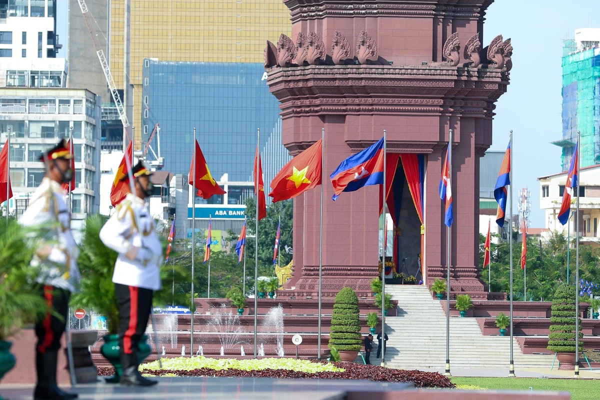 Đài Độc lập là điểm nhấn kiến trúc quan trọng của Thủ đô Phnom Penh. Ảnh: VGP Đài Độc lập là điểm nhấn kiến trúc quan trọng của Thủ đô Phnom Penh. Ảnh: VGP
