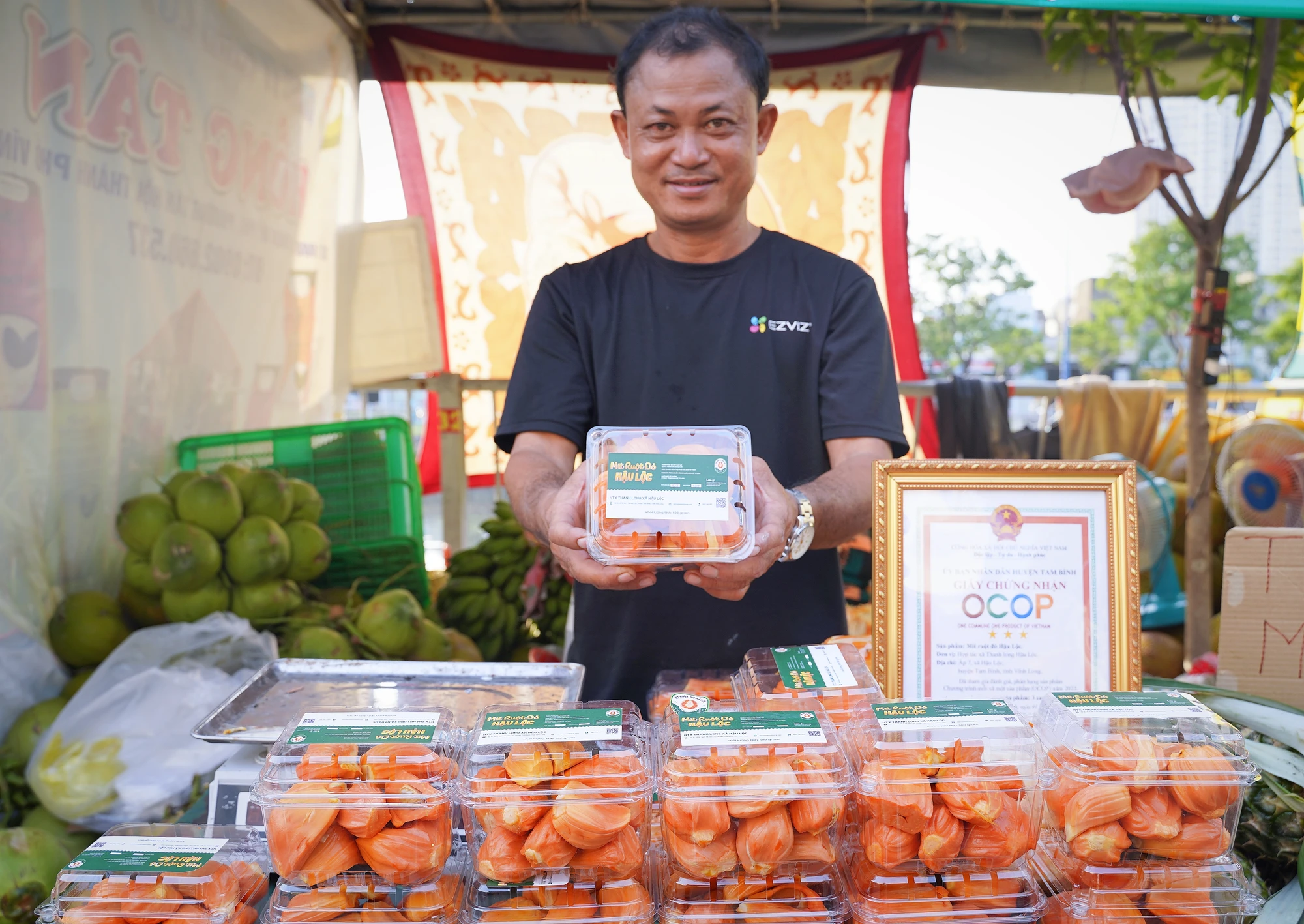 Sản phẩm Mít ruột đỏ Hậu Lộc, đạt chuẩn OCOP 3 sao của bà con Vĩnh Long. Tuan-le-trai-cay (10).jpg