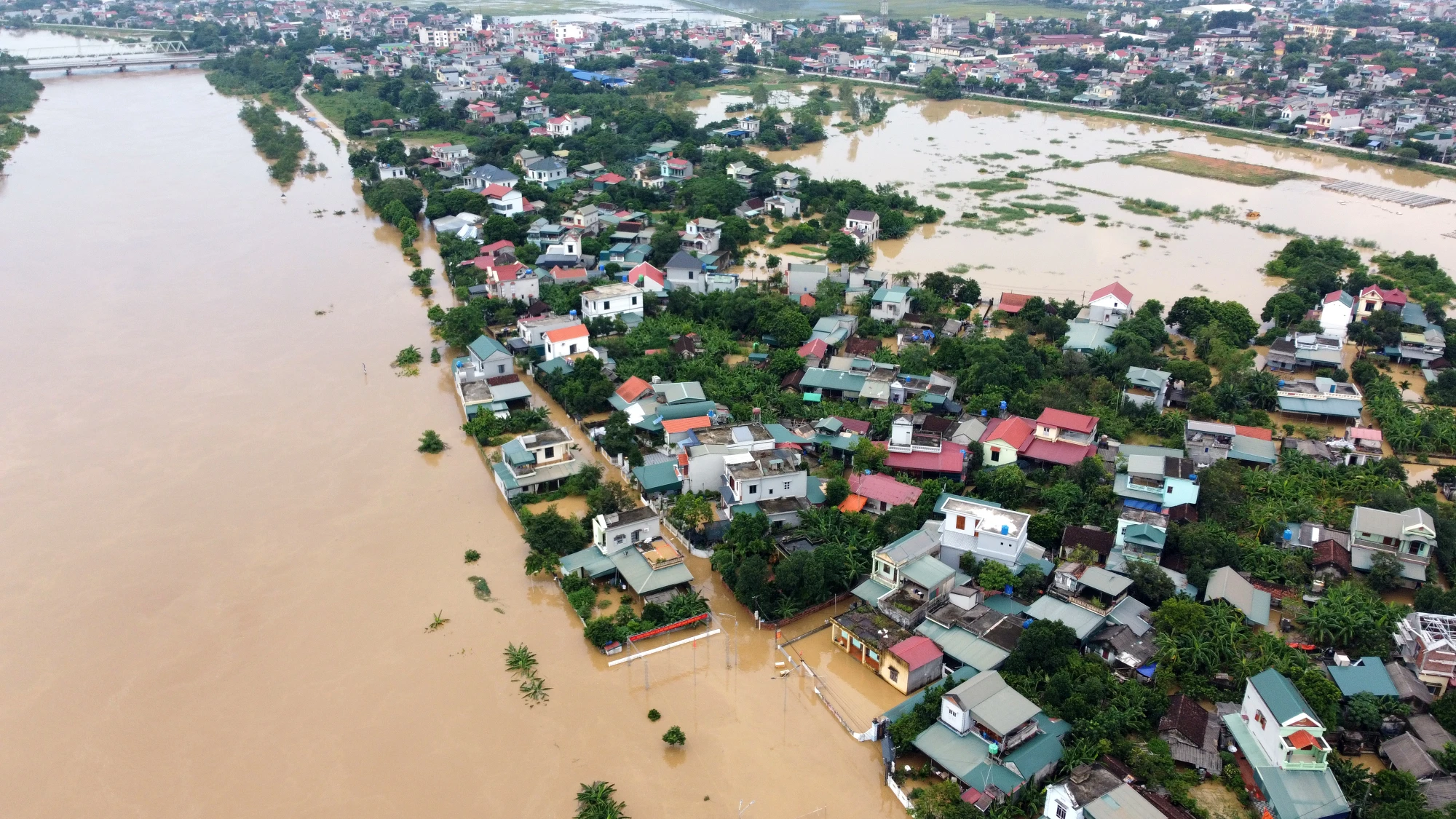 Trắng đêm canh chạy lũ ở Thanh Hóa - 13.JPG