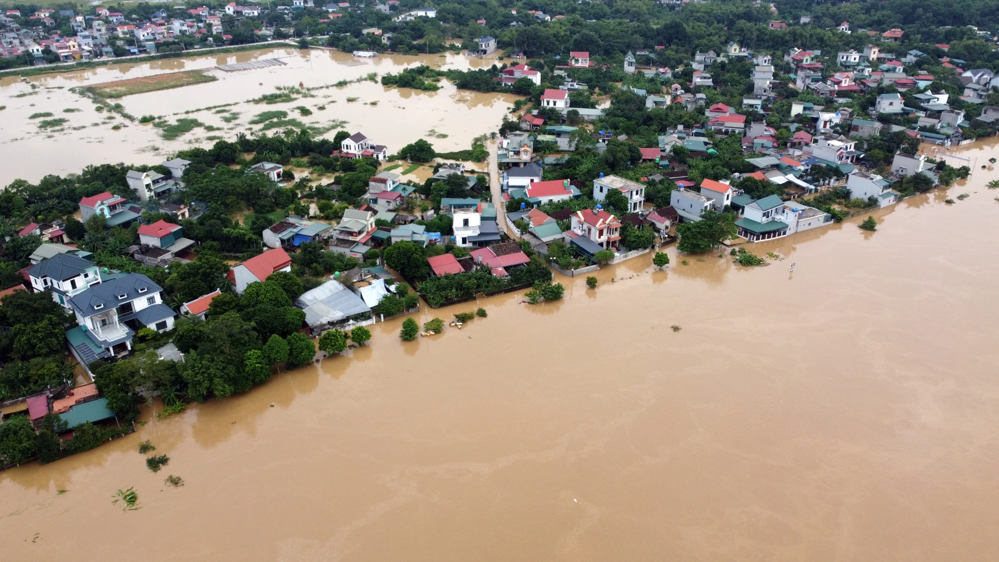 Trắng đêm canh chạy lũ ở Thanh Hóa - 16.JPG