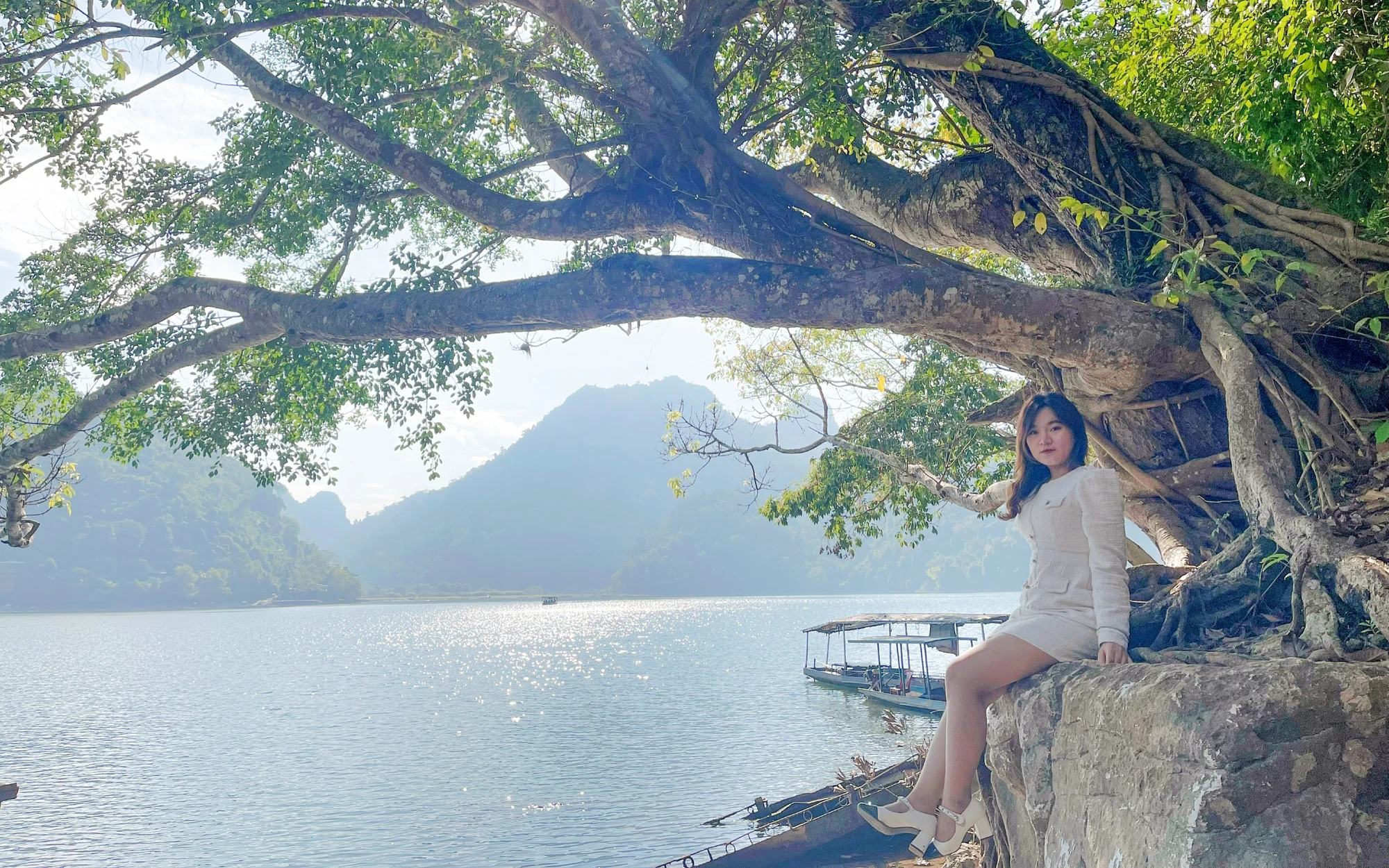 Vẻ đẹp 'hút hồn' của hồ nước ngọt lớn nhất Việt Nam