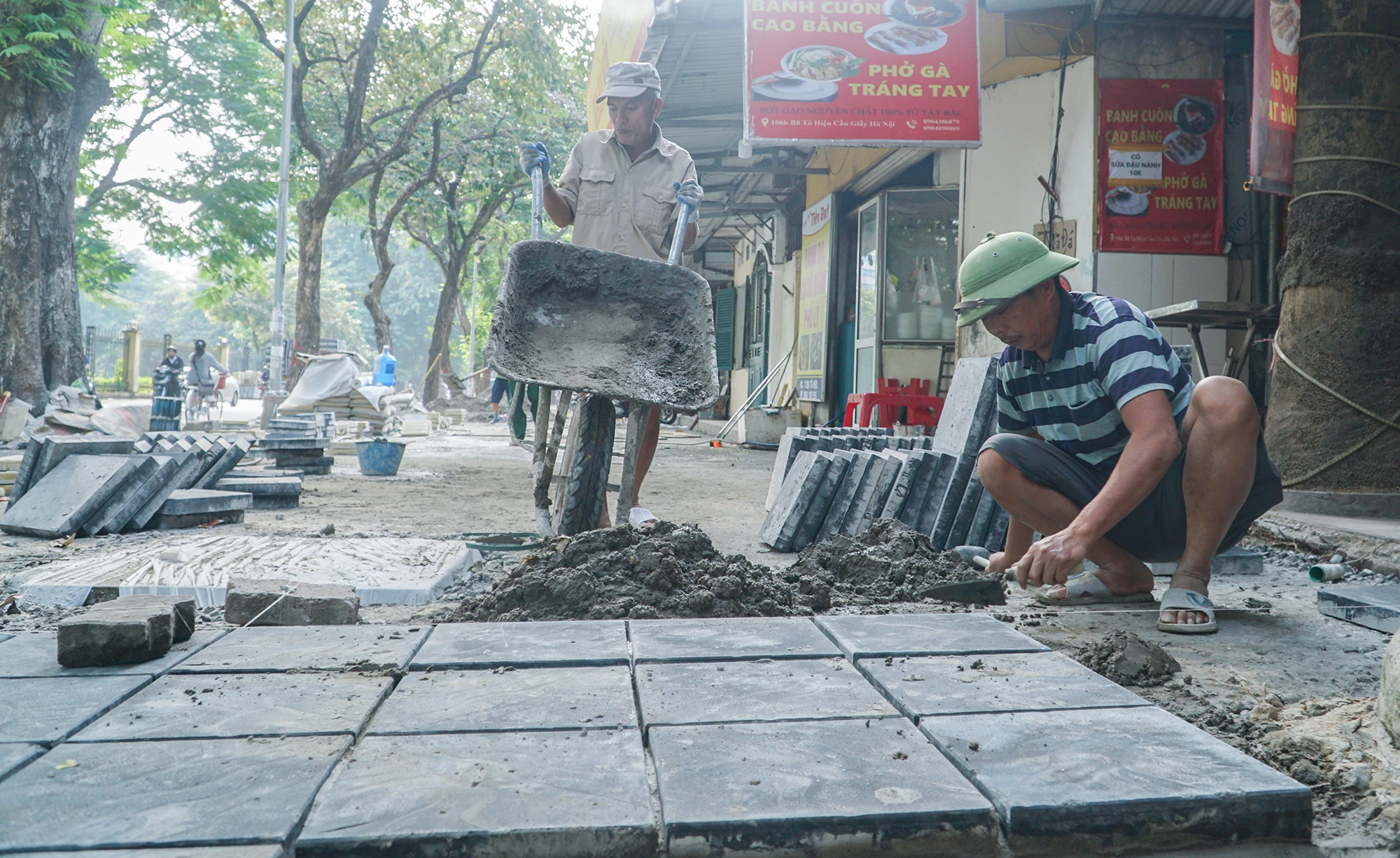 Vỉa hè ở Hà Nội lại được lát đá mới