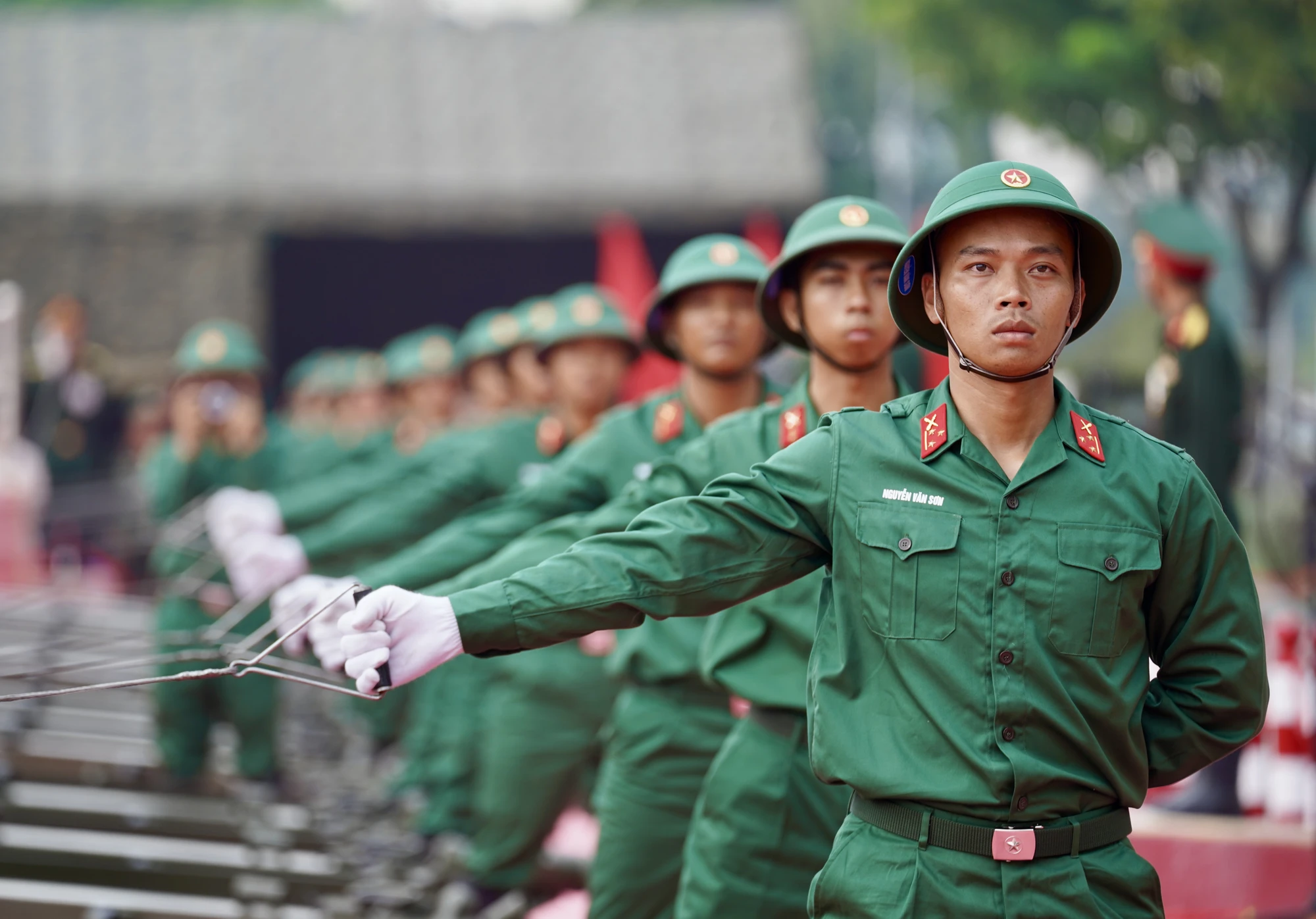 Các chiến sĩ chuẩn bị khai hỏa theo điều lệnh. bến Bạch Đằng (13).JPG