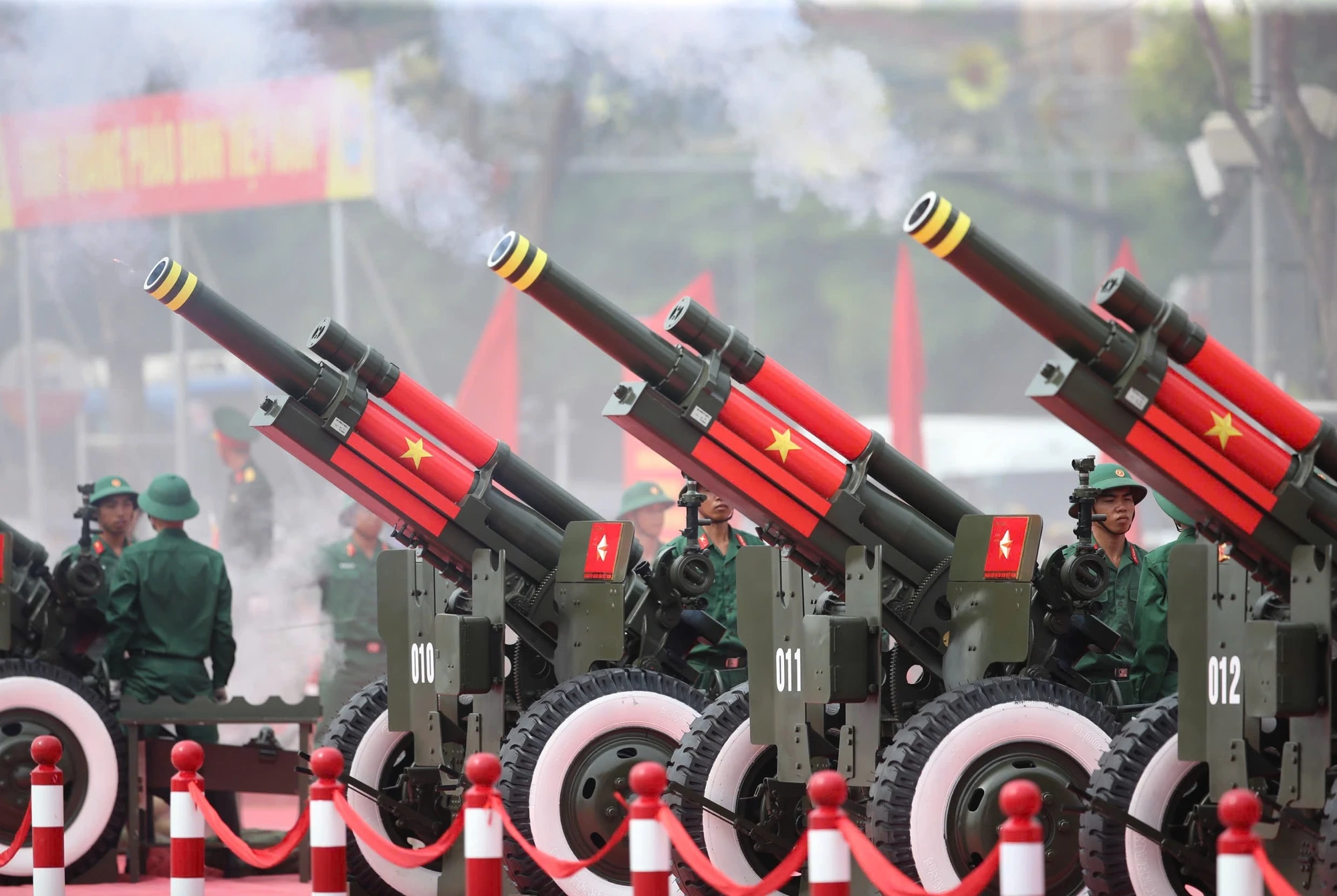 15 khẩu đại bác được chia cho 5 trung đội, mỗi trung đội phụ trách 3 khẩu, khai hỏa lần lượt theo kế hoạch. bến Bạch Đằng.JPG