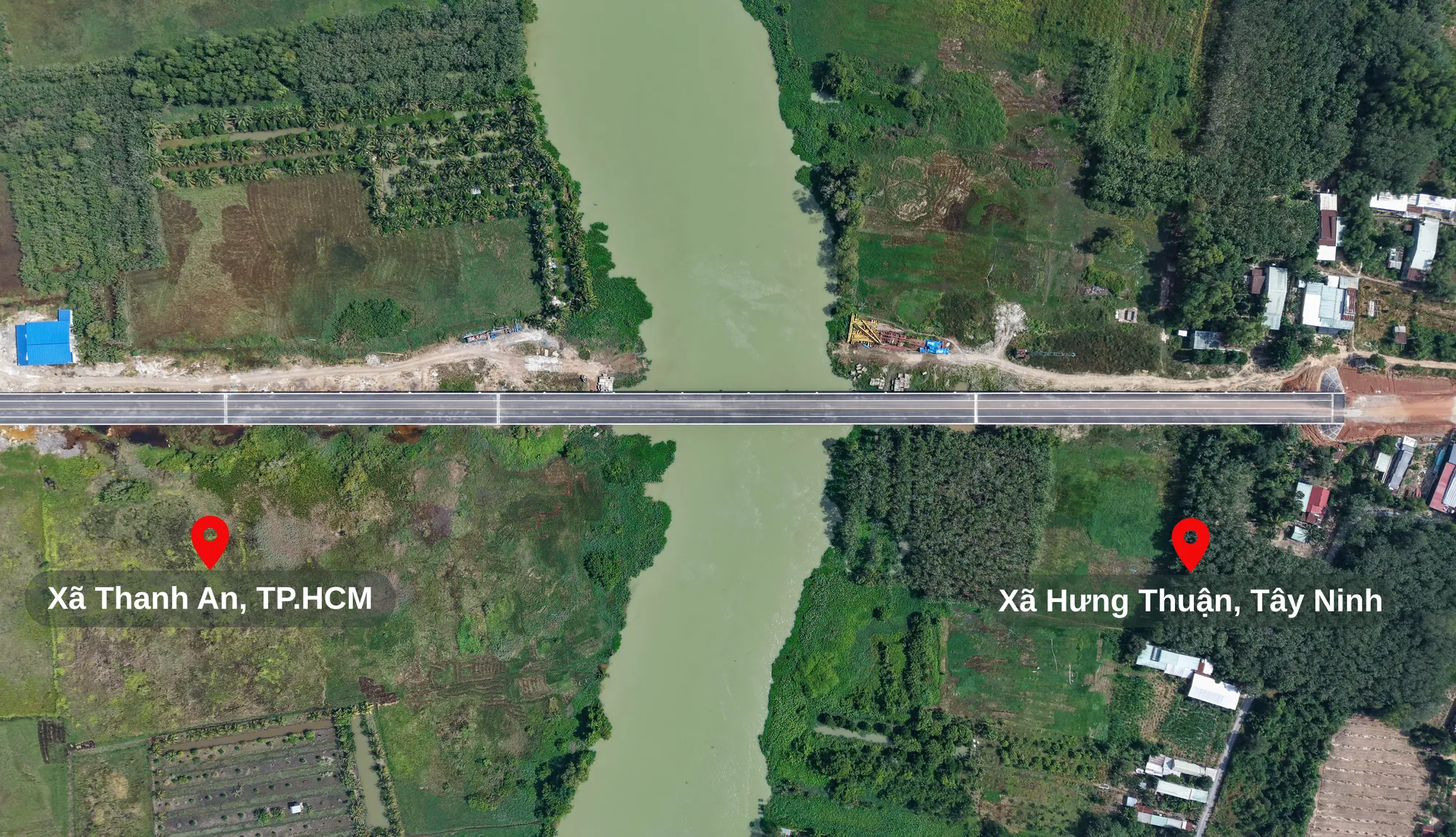 Cầu Thanh An trước đây nối xã Thanh An (huyện Dầu Tiếng, tỉnh Bình Dương) với xã Hưng Thuận (TX.Trảng Bàng, tỉnh Tây Ninh), nay là xã Thanh An (TP.HCM) với xã Hưng Thuận (tỉnh Tây Ninh). Cầu Thanh An (1).png