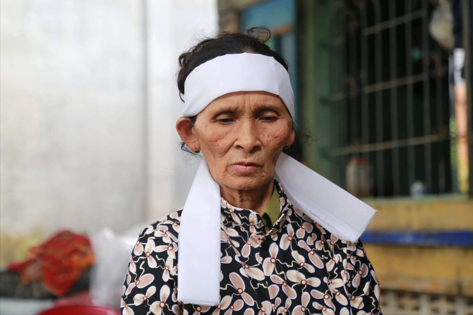 Bà Trường đau buồn. A30A4462.JPG