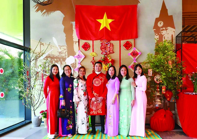 Cộng đồng người Việt ở nước ngoài đón tết cổ truyền tet-giua-vung-chien-su.jpg