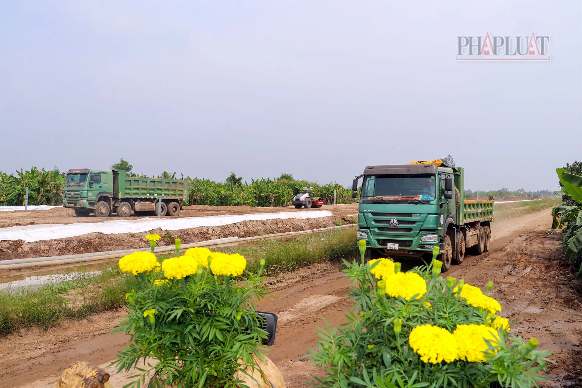 Dự án cao tốc Cần Thơ - Cà Mau, có chiều dài tuyến chính hơn 110,8km và hơn 25,8km tuyến nối; đi qua địa bàn TP Cần Thơ và các tỉnh Hậu Giang, Bạc Liêu, Kiên Giang, Cà Mau. Dự án có tổng mức đầu tư hơn 27.520 tỉ đồng; khởi công ngày 1-1-2023, dự kiến sẽ hoàn thành vào cuối năm 2025. Tính đến tháng 1-2025, sản lượng thi công toàn dự án đạt hơn 58%. 2025-cao-toc-truc-doc-can-tho-ca-mau-2.jpg