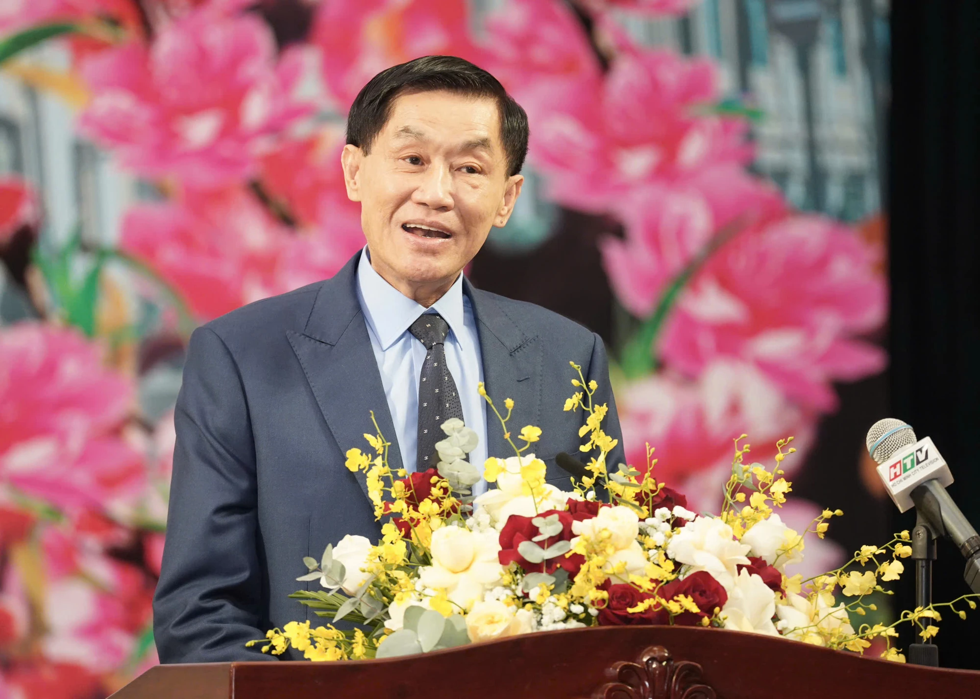 Ông Johnathan Hạnh Nguyễn, Chủ tịch tập đoàn Liên Thái Bình Dương, phát biểu tại buổi gặp mặt. Ảnh: THUẬN VĂN ba-nguyen-thi-le-14.jpg