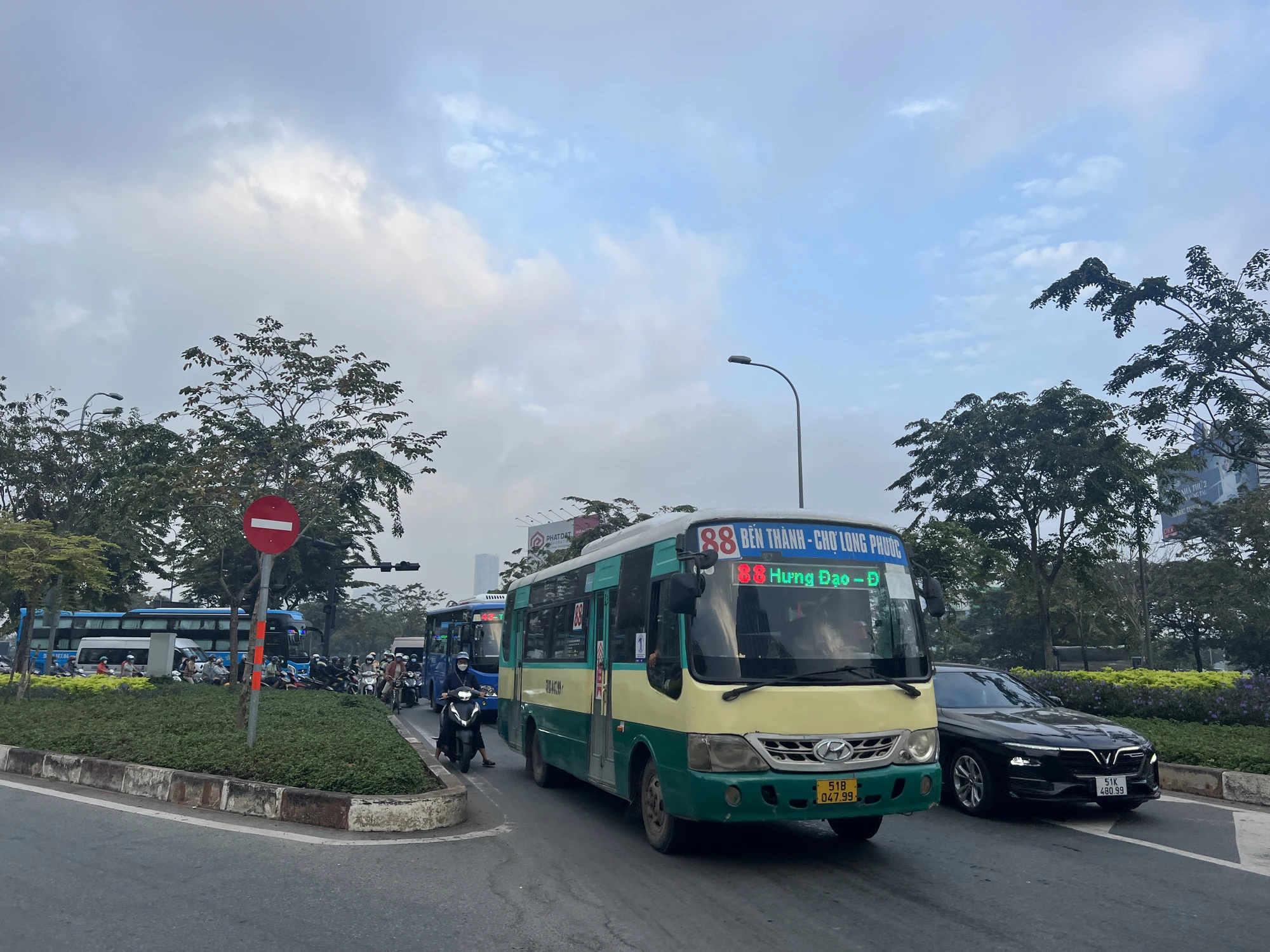 Dự án nút giao An Phú có lượng phương tiện đi lại rất lớn. Ảnh: ĐÀO TRANG.