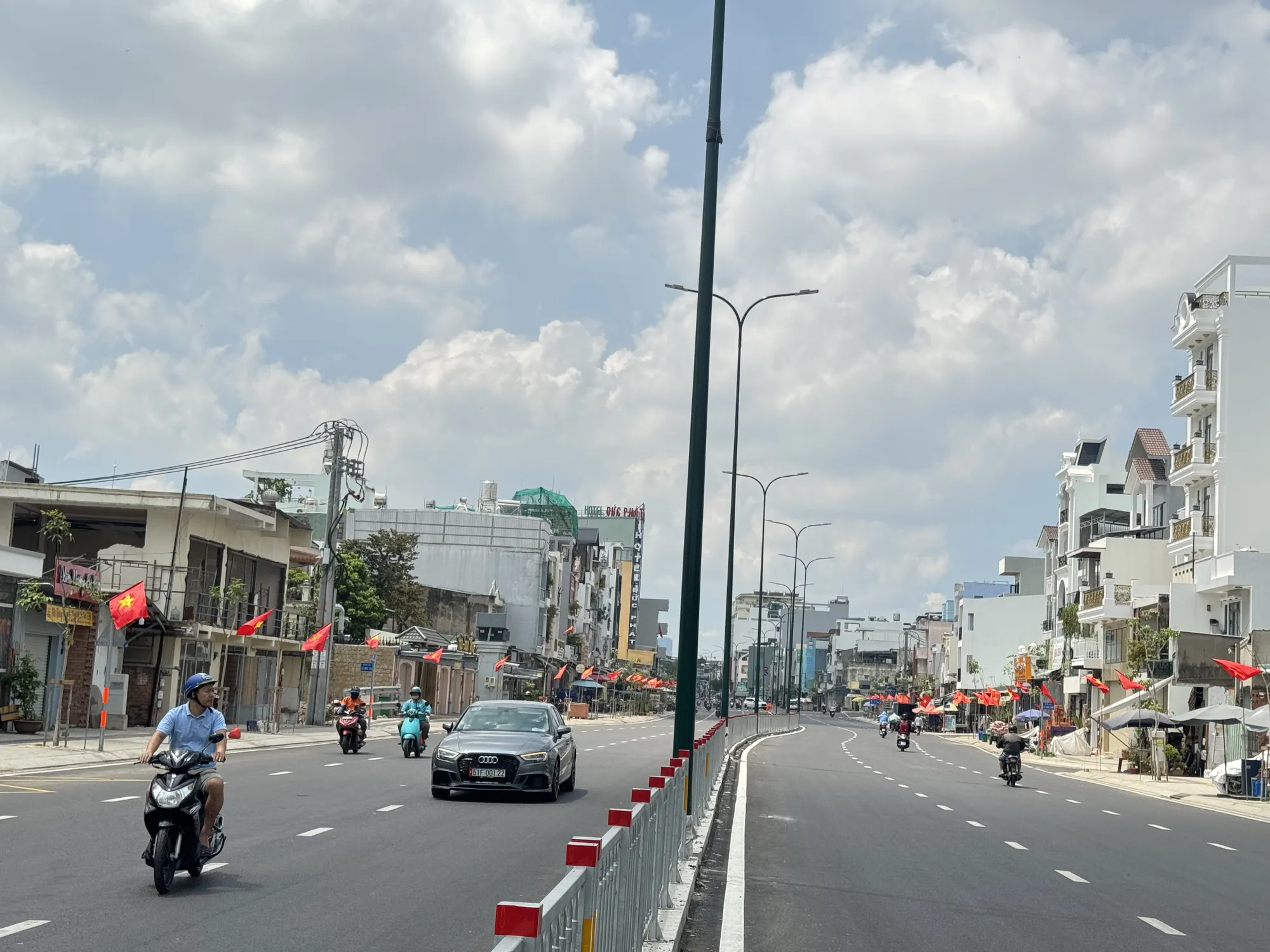 Công ty Điện lực Gò Vấp cho biết công tác ngầm hóa lưới điện đã được công ty triển khai đồng bộ, mang lại diện mạo khang trang cho cả tuyến phố.