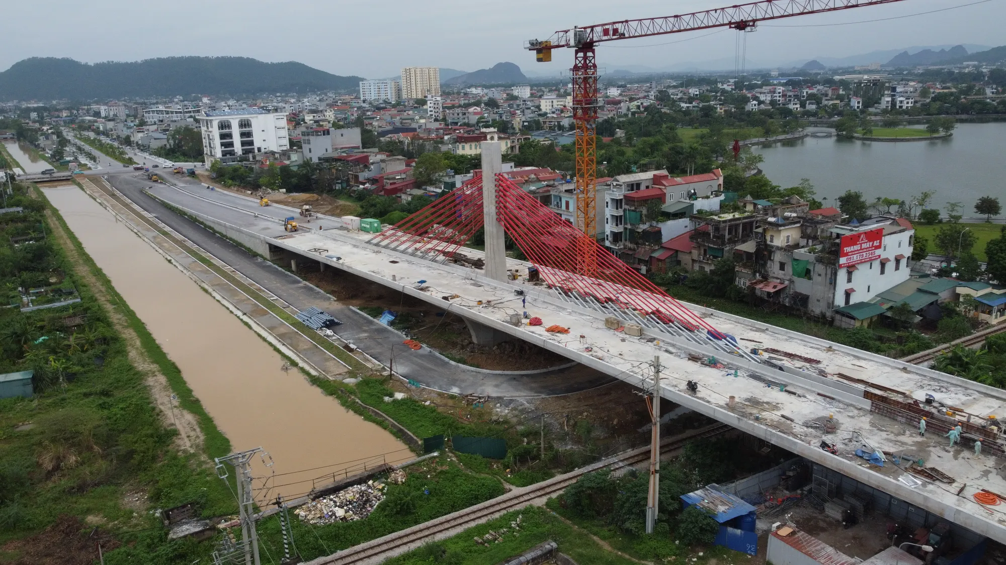 Diện mạo cầu dây văng trăm tỉ đầu tiên ở Thanh Hóa sắp hoàn thành -15.JPG
