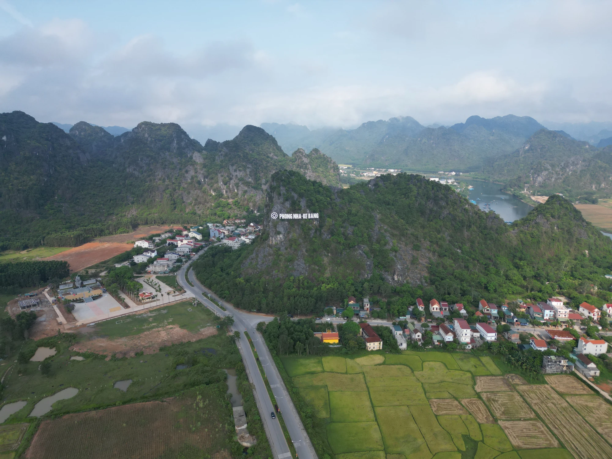 Trước áp lực môi trường ngày càng lớn, mô hình Net Zero đang nổi lên như là chìa khóa giúp cân bằng giữa phát triển du lịch và bảo tồn di sản thiên nhiên thế giới. Ảnh: BẢO THIÊN Phong-Nha-Ke-Bang-du-lich-Net-Zero (1).JPG
