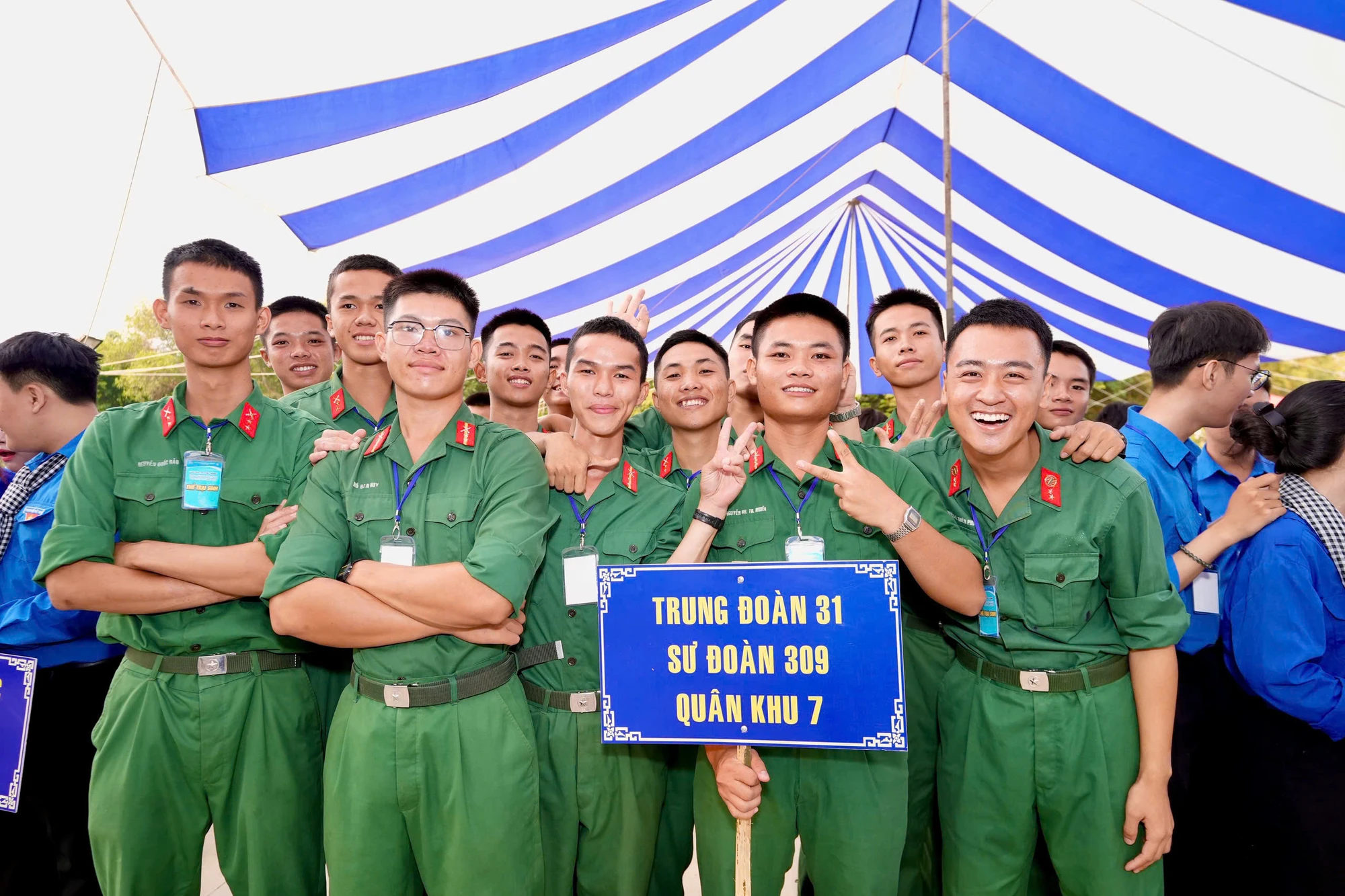 Hội trại nhằm tăng cường sự gắn kết giữa đoàn viên, thanh niên địa phương và lực lượng vũ trang, cùng xây dựng lớp thanh niên giàu lòng yêu nước, có bản lĩnh chính trị vững vàng và năng lực hành động vì cộng đồng. Giỗ Tổ Hùng Vương 5 (2).jpg
