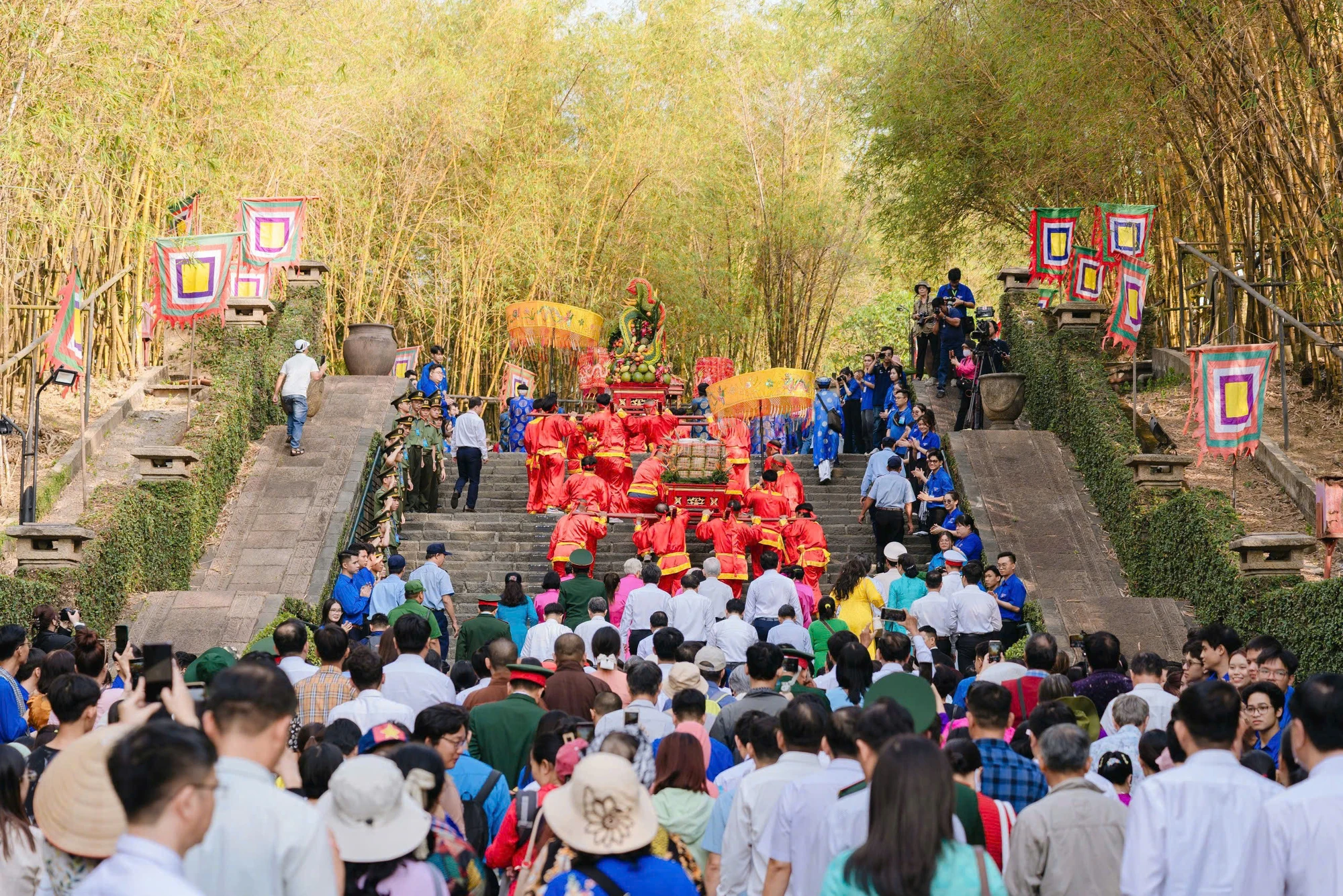 Hội trại thu hút gần 1.000 trại sinh đến từ 24 đơn vị. Giỗ Tổ Hùng Vương 8 (2).jpg