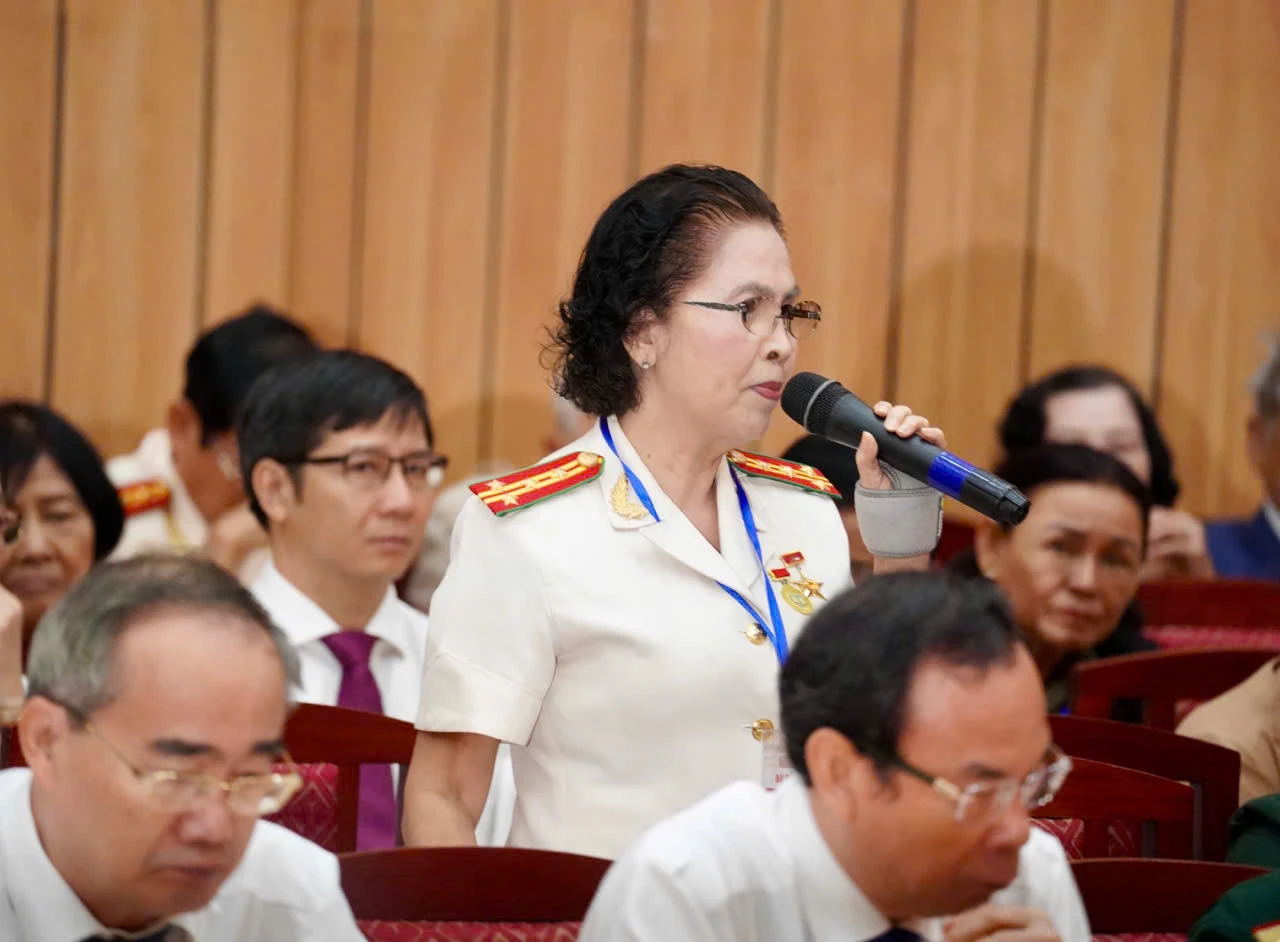 Đại tá, Anh hùng LLVT Nhân dân Phan Thị Ngọc Tươi (đại biểu TP.HCM), nữ biệt động Sài Gòn. Ảnh: THUẬN VĂN tong-bi-thu-to-lam-11.jpg
