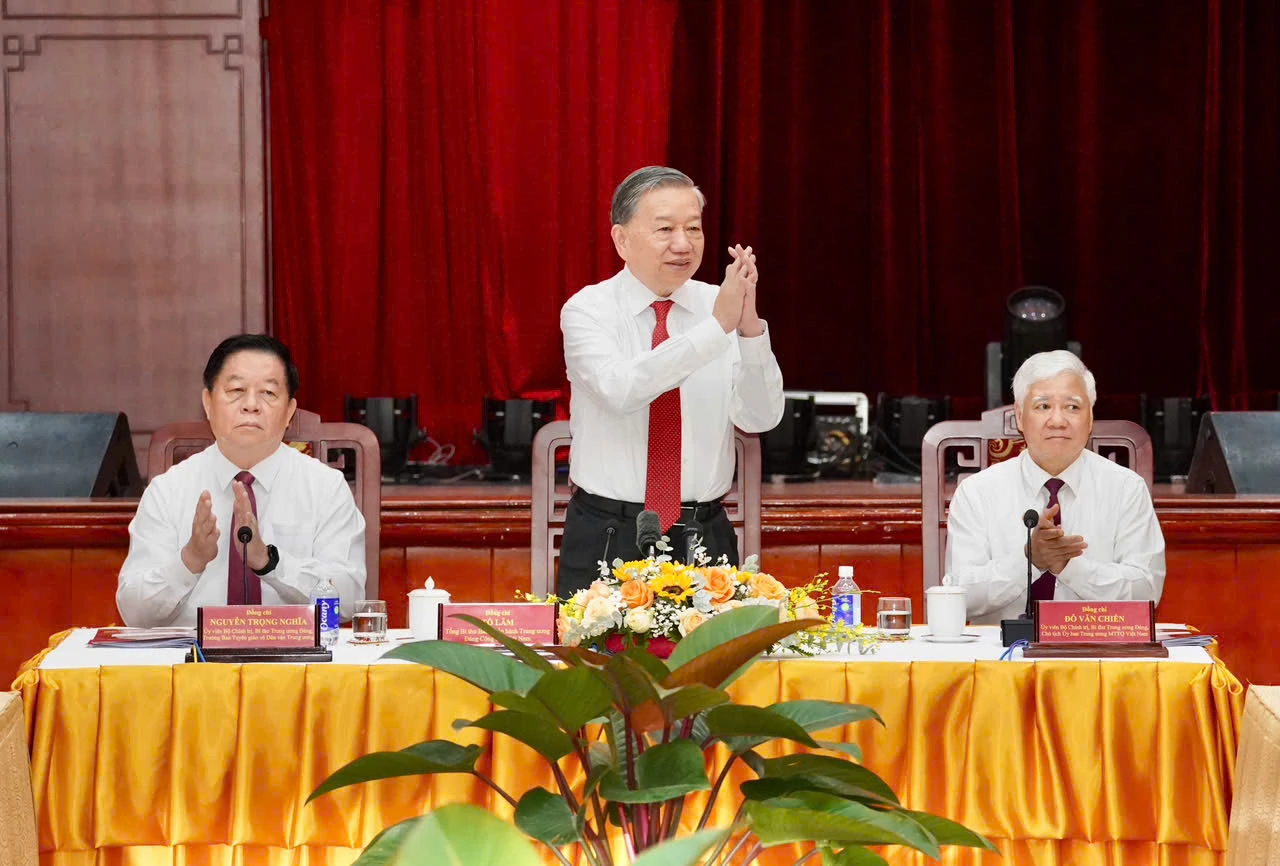 Tổng Bí thư Tô Lâm chủ trì buổi gặp mặt. Ảnh: THUẬN VĂN tong-bi-thu-to-lam-20.jpg