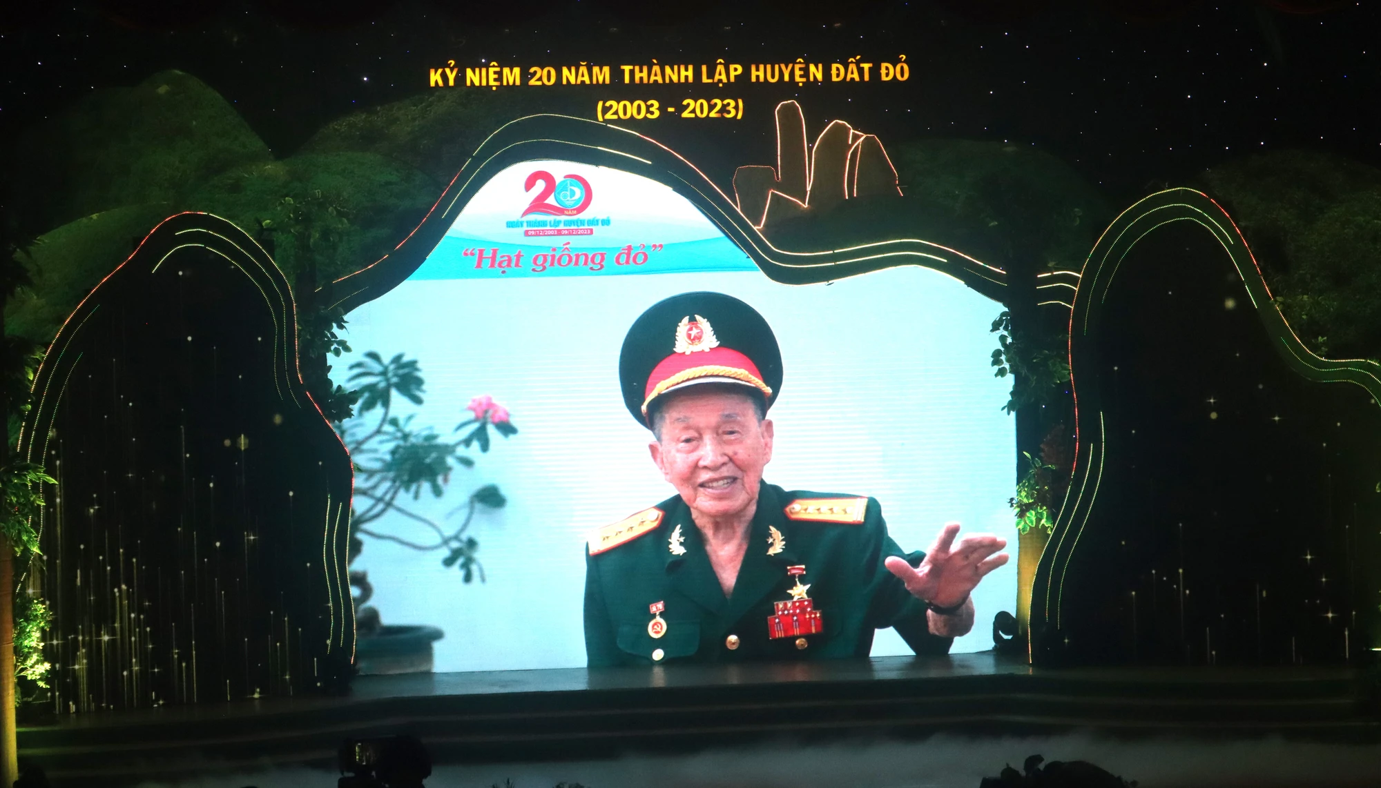Anh hùng LLVTND Nguyễn Văn Tàu chia sẻ về những năm tháng tạm xa gia đình đi tham gia cách mạng. Ảnh: TK Dai-ta-Nguyen-Van-Tau.JPG