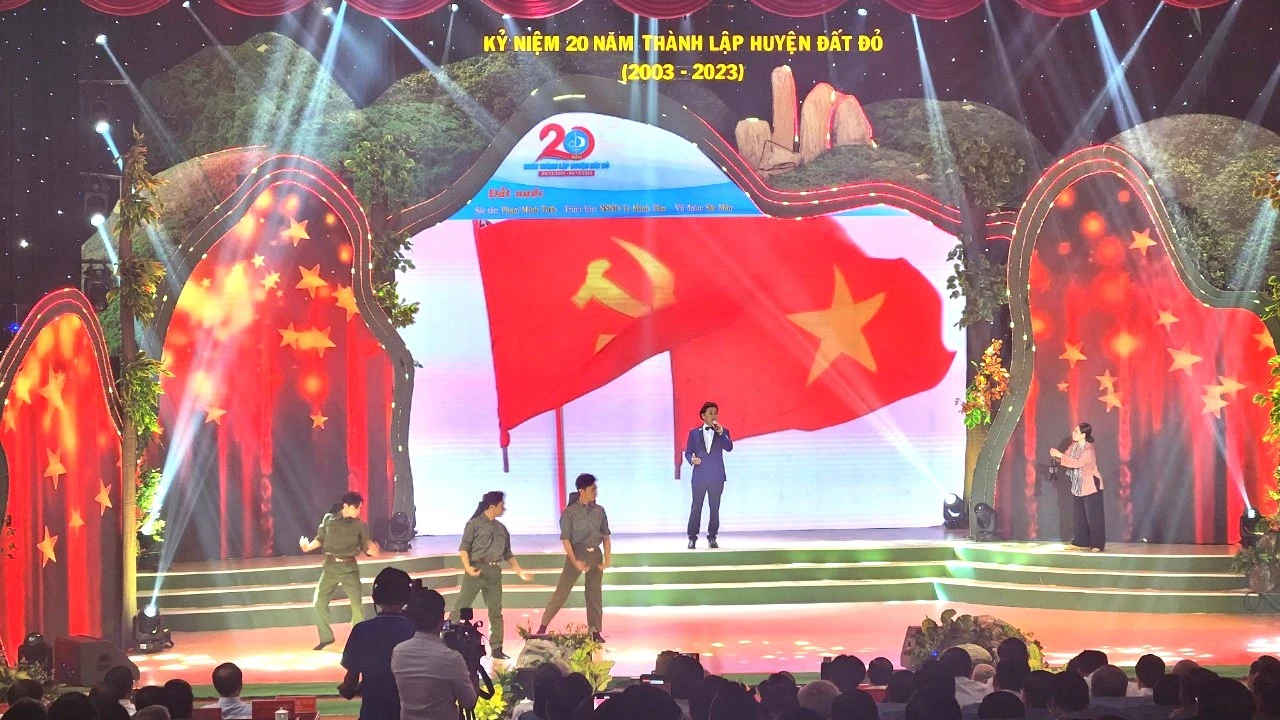 Lễ kỷ niệm trang trọng với nhiều tiết mục văn nghệ mang tới nhiều cảm xúc. Ảnh: TK Huyện Đất Đỏ, Bà Rịa- Vũng Tàu- Nhiều “dấu son đỏ” trên hành trình 20 năm thành lập
