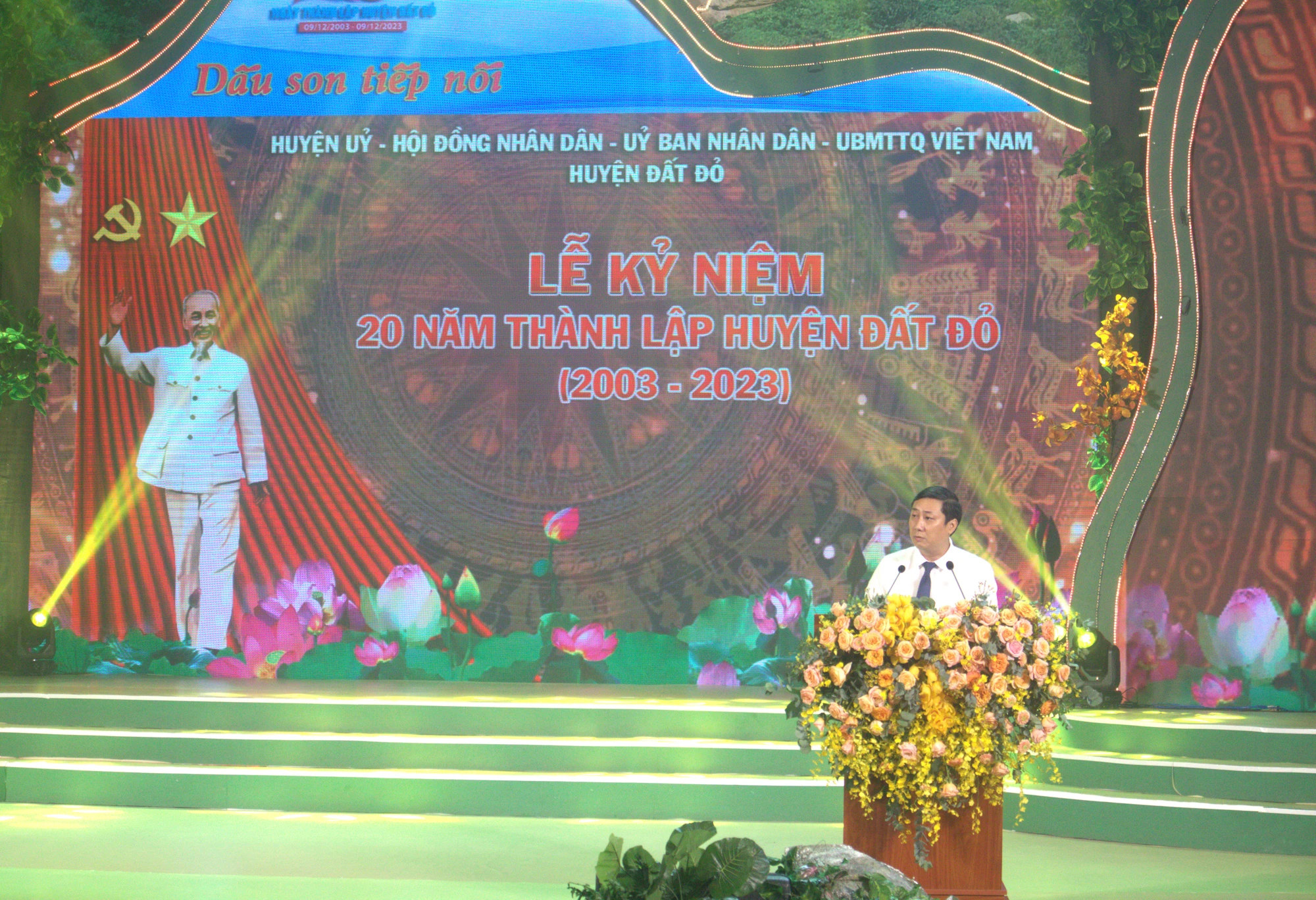 Ông Nguyễn Công Danh, Bí thư huyện Đất Đỏ phát biểu tại lễ kỷ niệm. Ảnh: TK Ong-Nguyen-Cong-Danh-Bi-thu-huyen-Dat-Do.jpg