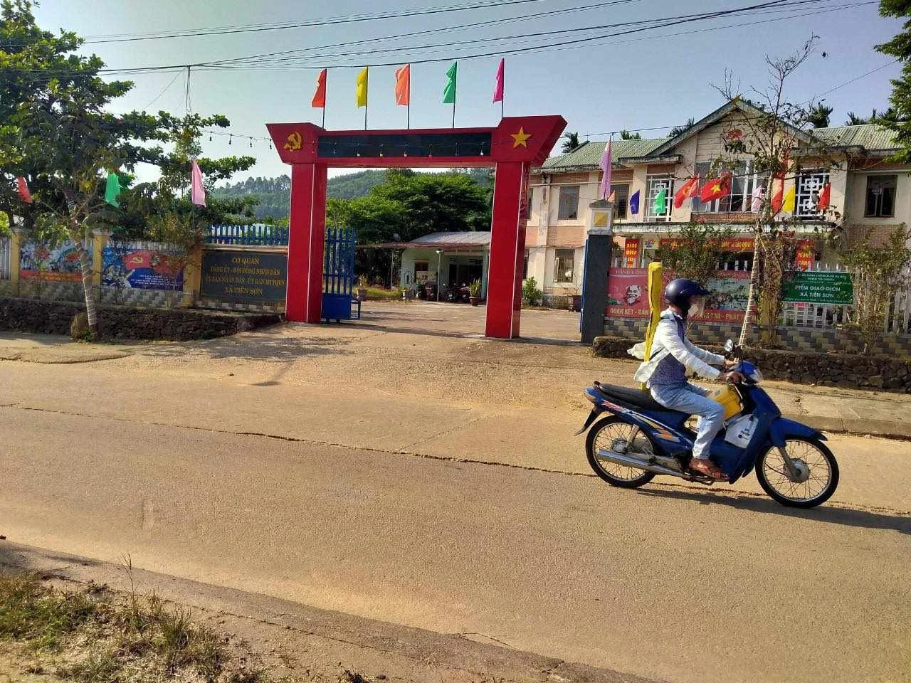 Trụ sở xã Tiên Sơn sap nhận đơn vị hành chính 7.jpg