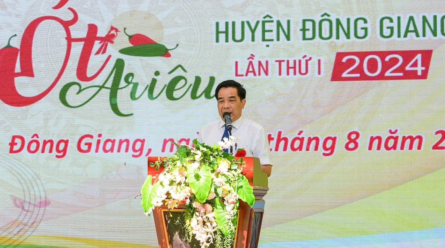 Ông Lê Văn Dũng, Chủ tịch UBND tỉnh Quảng Nam cho biết Quảng Nam là một trong những địa phương có nhiều tiềm năng về phát triển cây dược liệu, cây bản địa rất đa dạng và phong phú; phân bố tập trung chủ yếu ở các huyện miền núi. Trong đó, tiêu biểu có sâm Ngọc linh, quế Trà My, lòn bon, ba kích tím, chè dây, sâm khu 7...và đặc biệt một sản phẩm OCOP 4 sao cấp tỉnh của huyện Đông Giang là ớt Ariêu. chu-tich-ubnd-tinh-quang-nam-232.jpg
