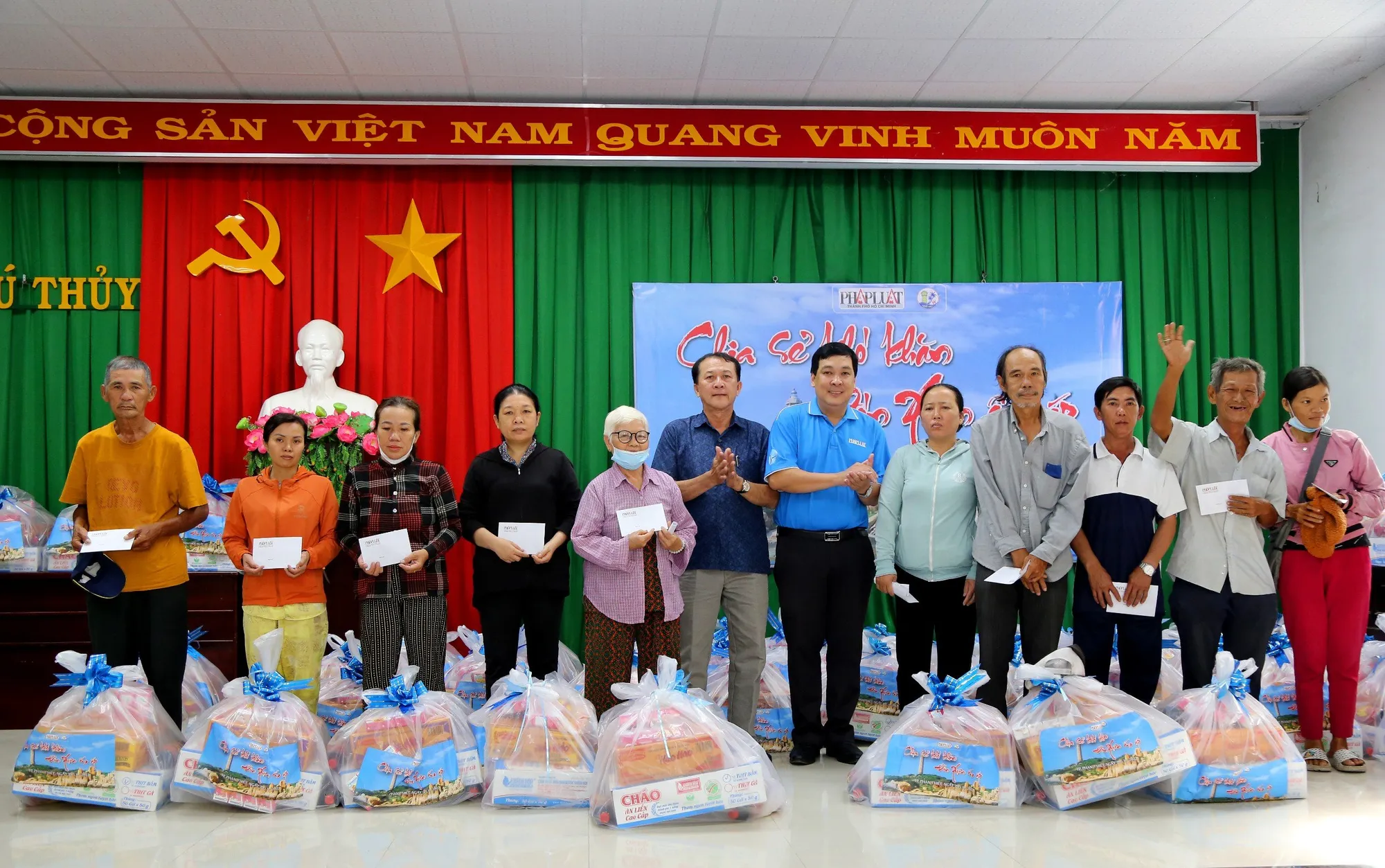 Toàn cảnh chương trình 'Cùng ngư dân thắp sáng đèn trên biển' tại Bình Thuận