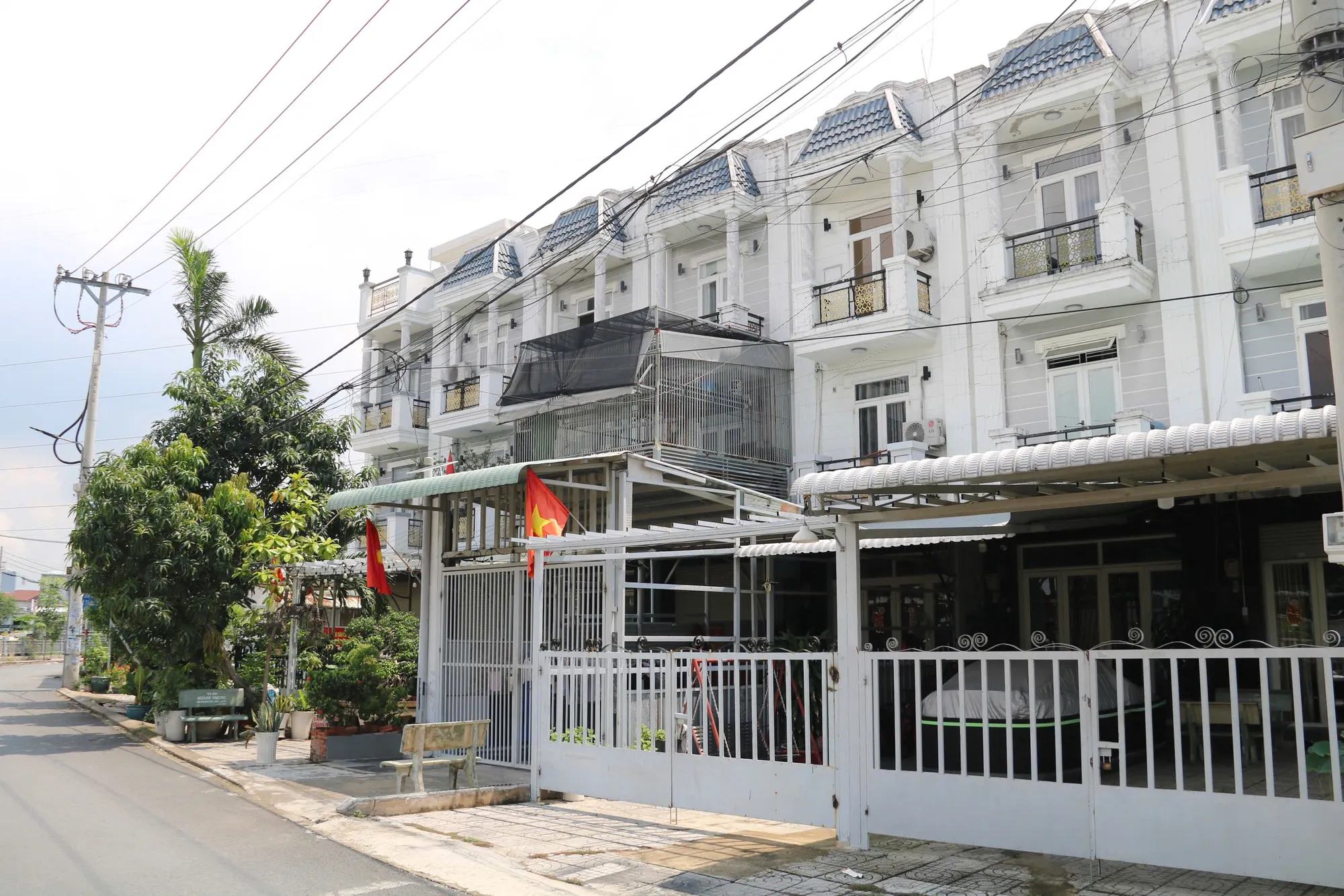 Công trình vi phạm được xây dựng kiên cố, tồn tại nhiều năm qua. xay-sai-phep-6.jpg