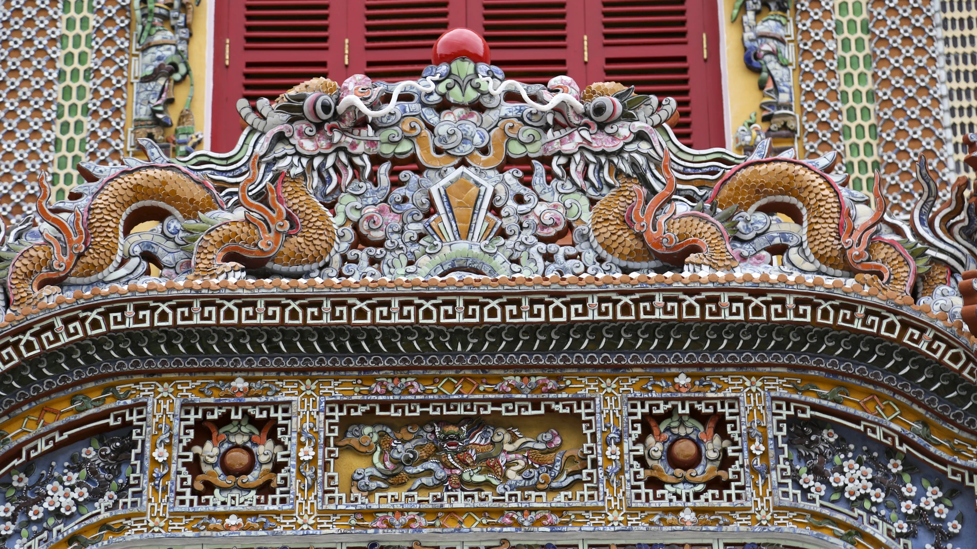 Điện Kiến Trung sau thời gian trùng tu đã được mở cửa đón khách trong dịp Tết Nguyên đán Giáp Thìn 2024. nam-thin-ngam-rong-14.jpg