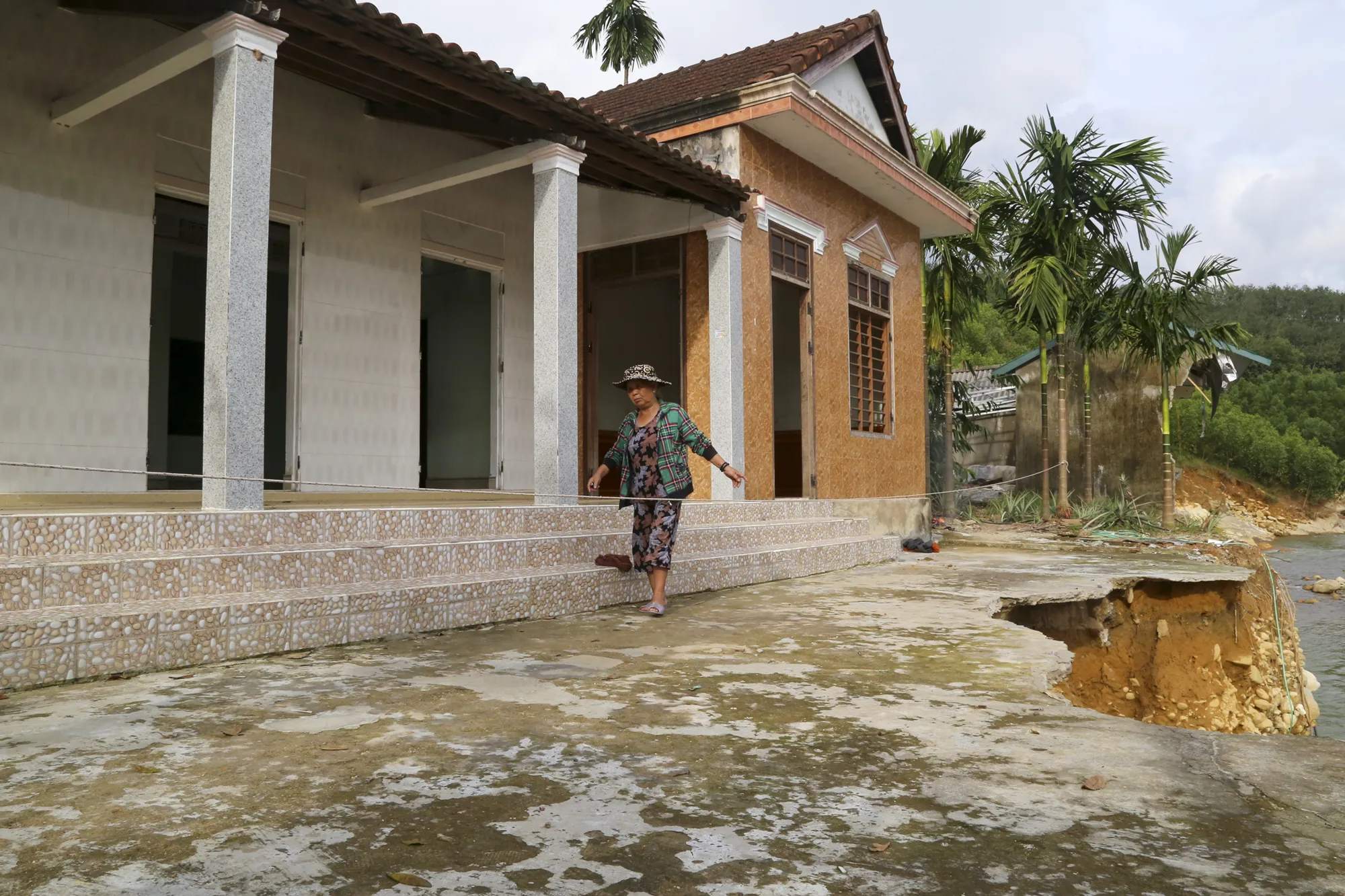 nha-bi-cuon-troi-mat-het-roi (14).jpg