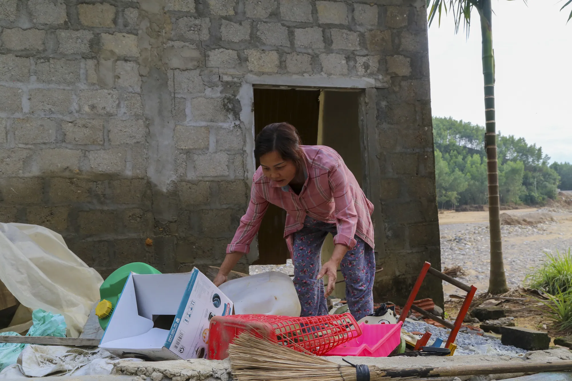 nha-bi-cuon-troi-mat-het-roi (17).jpg