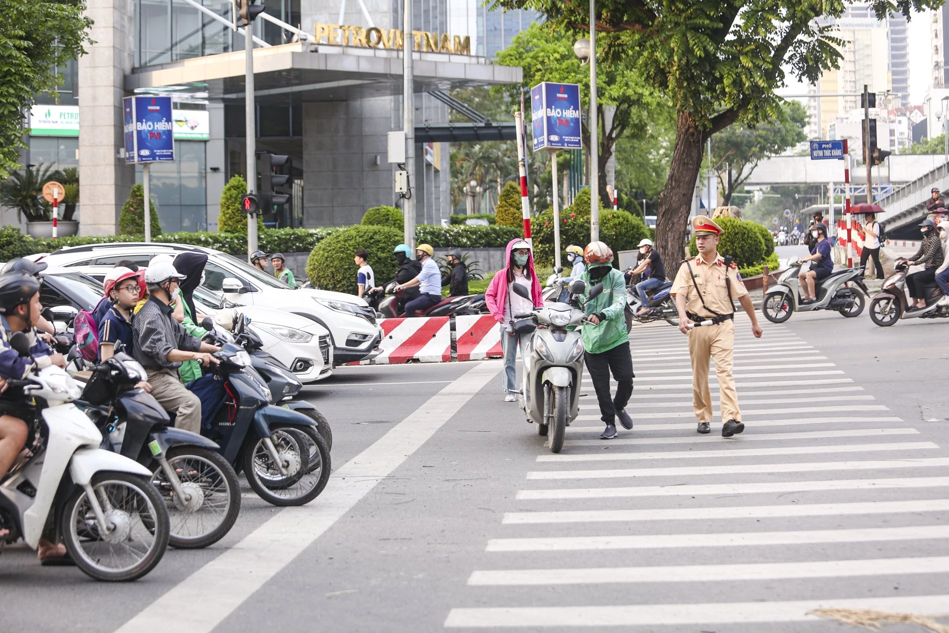 Với các trường hợp chưa dừng ngay được phương tiện, hình ảnh ghi nhận được sẽ được dùng làm căn cứ để xác minh và gửi thông báo xử phạt nguội. thiet-bi-ghi-hinh' (12).jpg