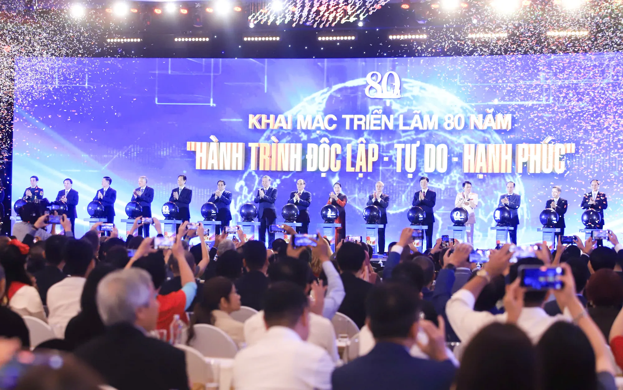 Lãnh đạo Đảng, Nhà nước thực hiện nghi thức khai mạc Triển lãm “80 năm Hành trình Độc lập - Tự do - Hạnh phúc”. trien-lam (10).jpg