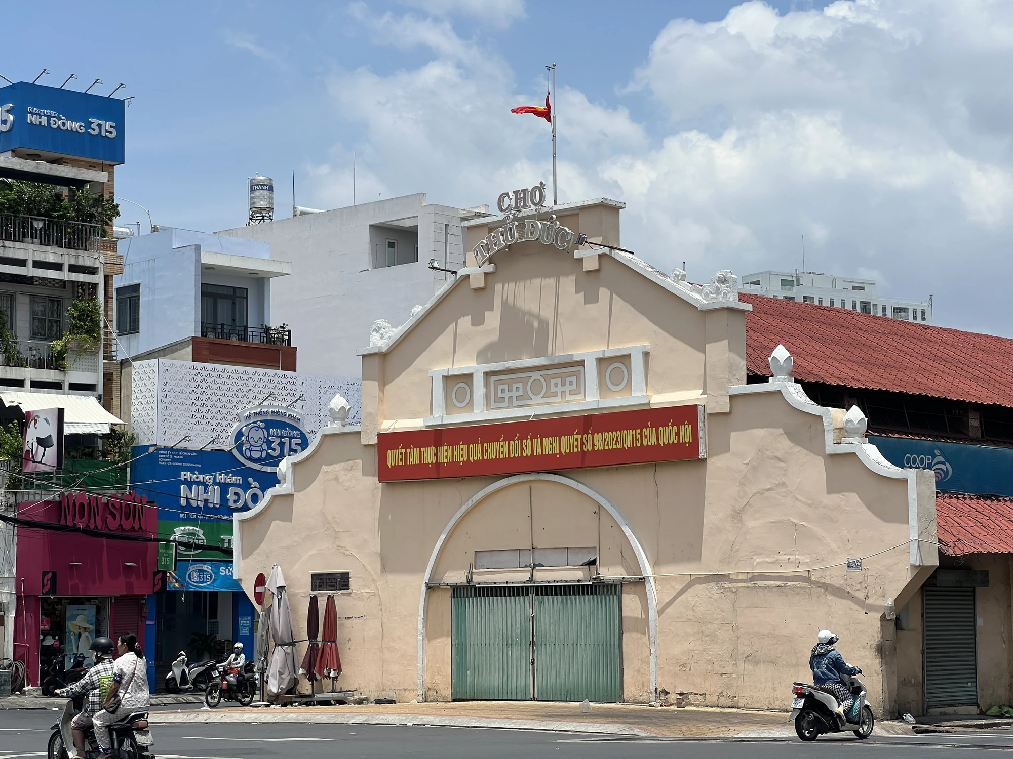 Chợ Thủ Đức. Ảnh: NHẬT DIỄM Tổng Bí thư Nguyễn Phú Trọng