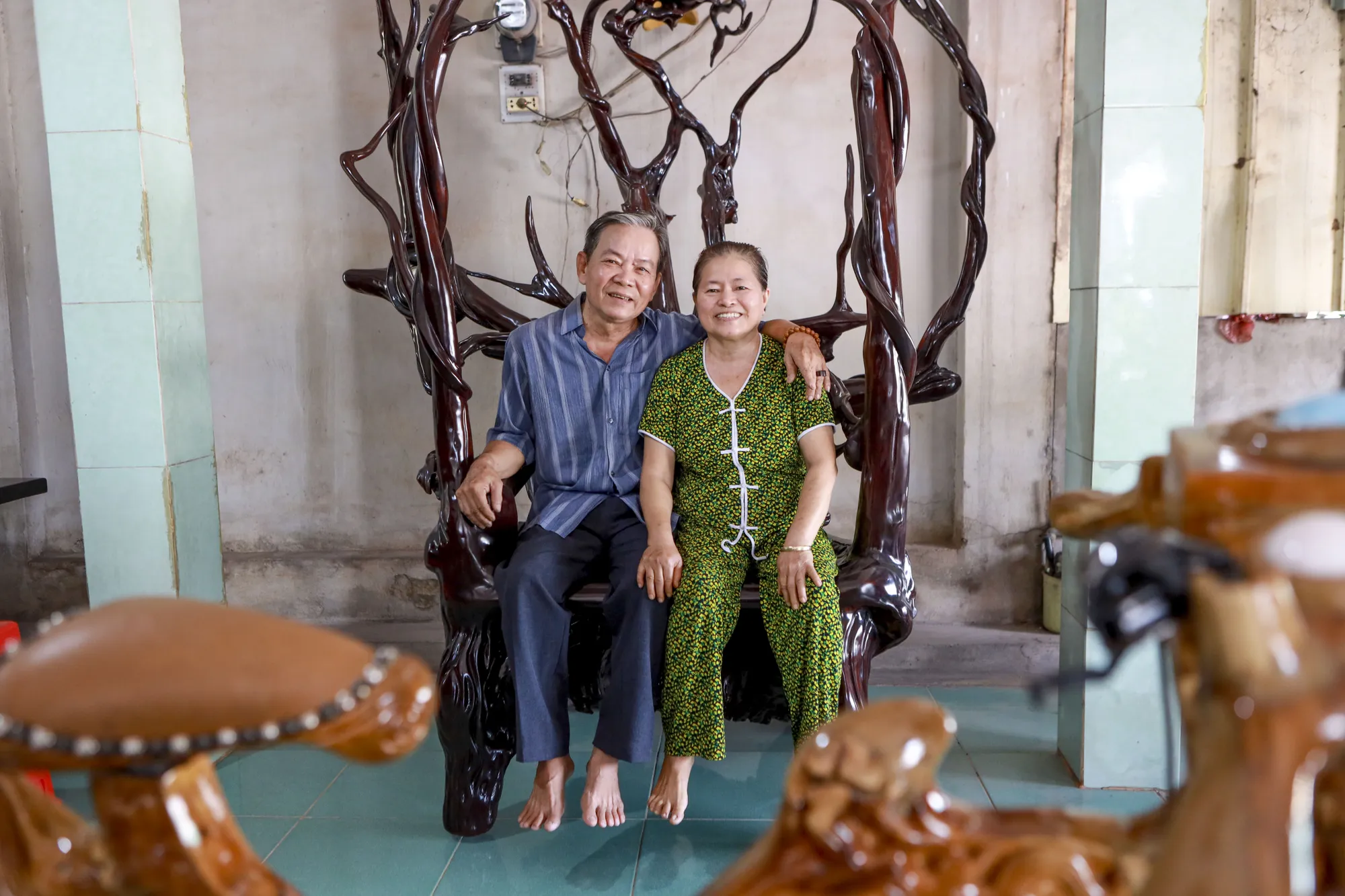 Đồ gỗ độc lạ chạm khắc từ gốc cây (9).jpg