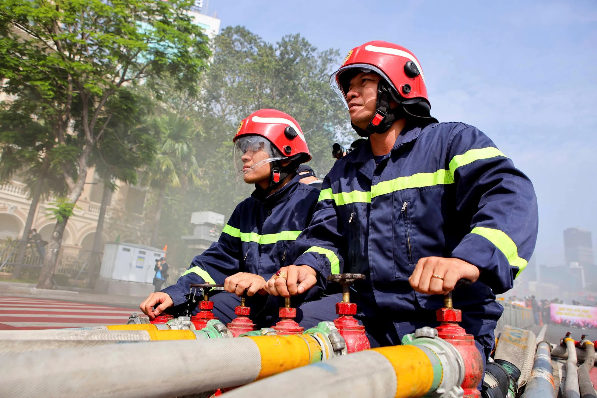 can-canh-buoi-dien-tap-hoanh-trang-hon-7-200-nguoi-tham-gia-o-pho-nguyen-hue (9).jpg