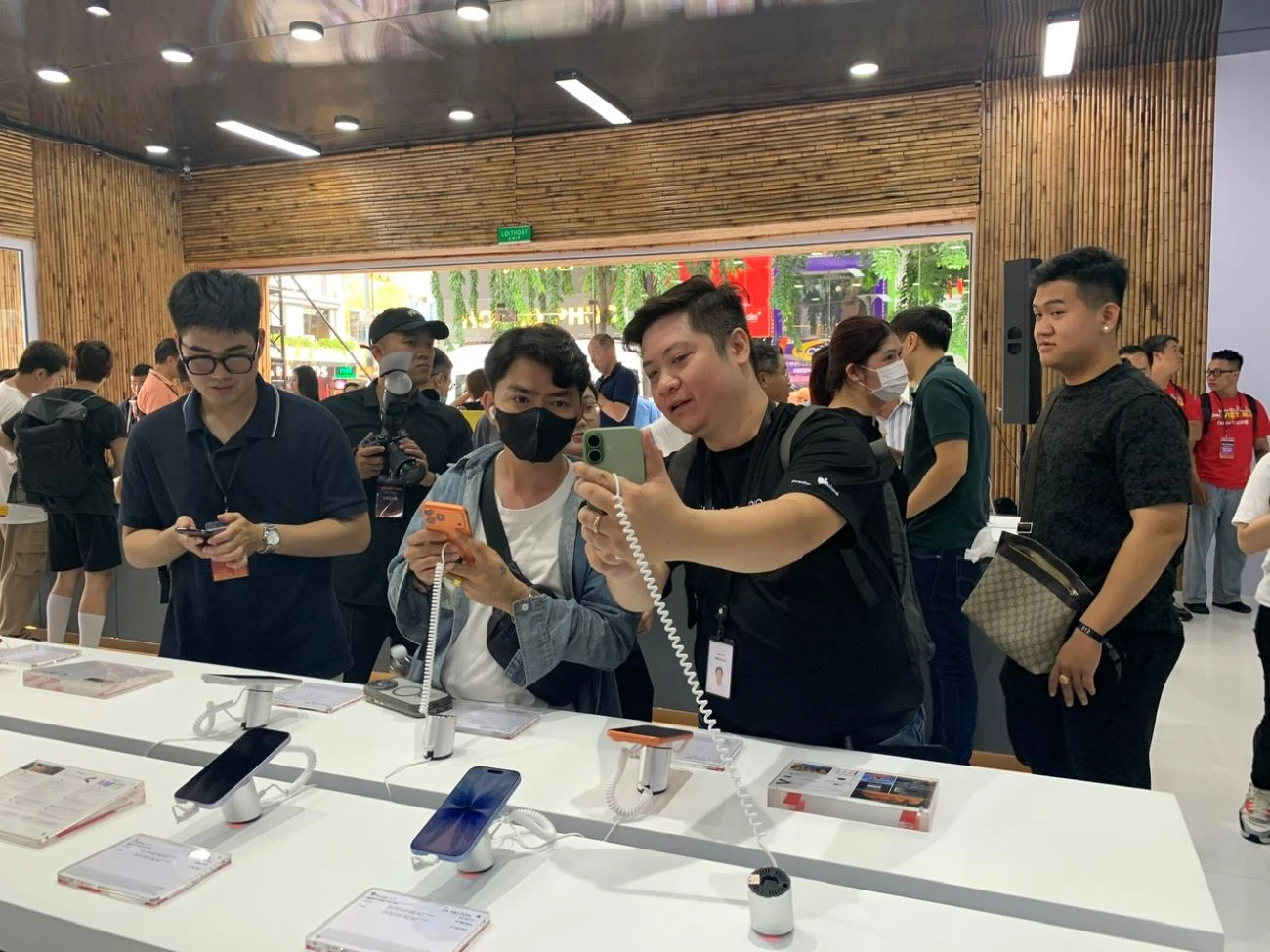 Thị trường Việt Nam ngày càng quan trọng với Apple. Ảnh: PHƯƠNG MINH hinh 5 2 3.jpg