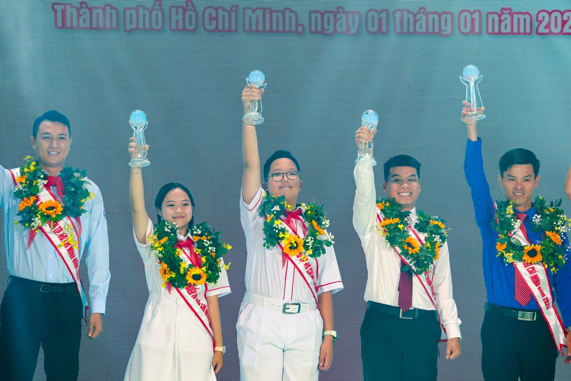 Ông Nguyễn Trần Anh Vũ, Phó trưởng Phòng Tổ chức - Cán bộ, Bí thư Đoàn Sở Xây dựng, là một trong 14 gương công dân trẻ tiêu biểu TP.HCM năm 2023. Ảnh: A.VŨ can-bo-dang-vien-nghi-quyet-98-3.jpg