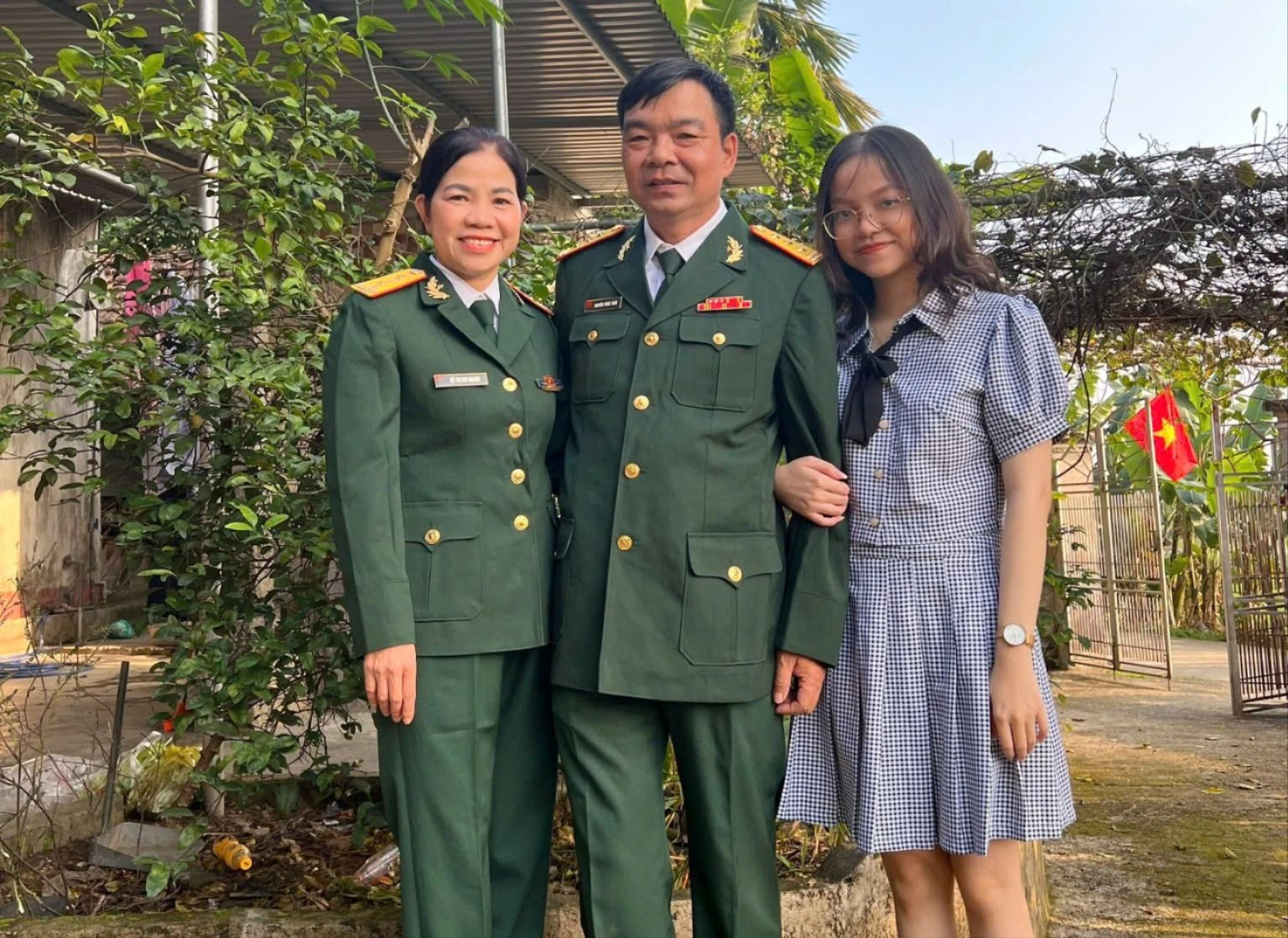 Từ nhỏ, Huyền chịu ảnh hưởng sâu sắc hình ảnh người lính, điều này đã tạo nên một tình yêu lớn đối với quân đội. Ảnh: NVCC Nghĩa vụ quân sự (1).jpg