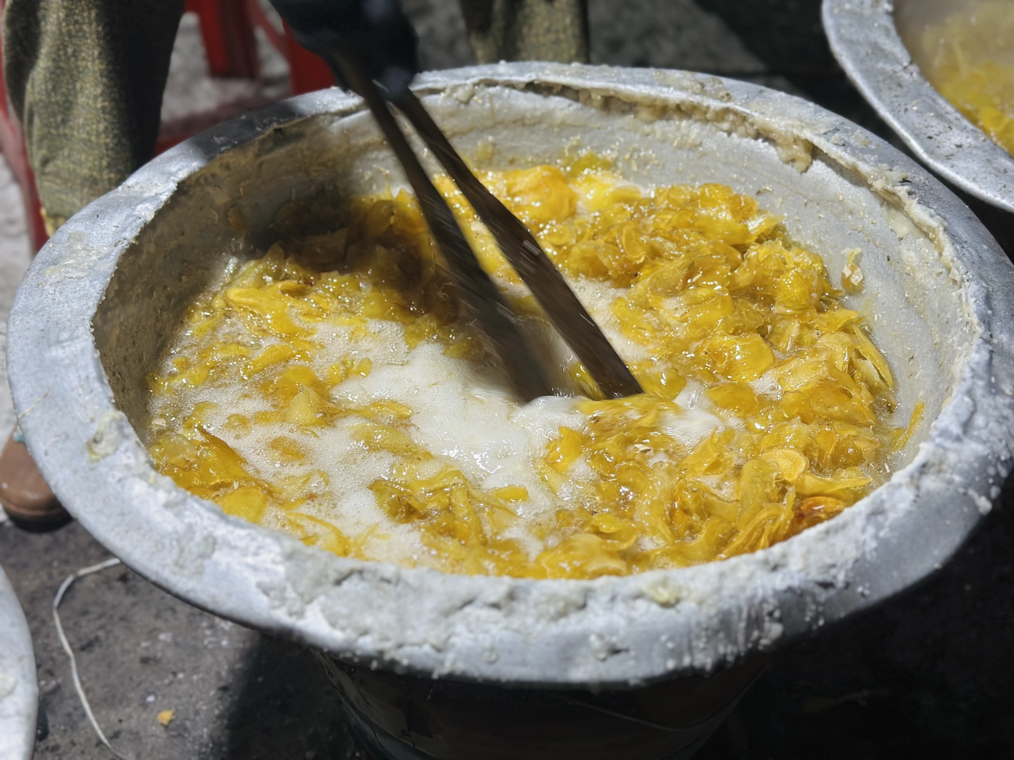 lang-nghe-mut-gung-nuc-tieng-quang-ngai-do-lua-vao-vu-tet-post827125.html6.JPG
