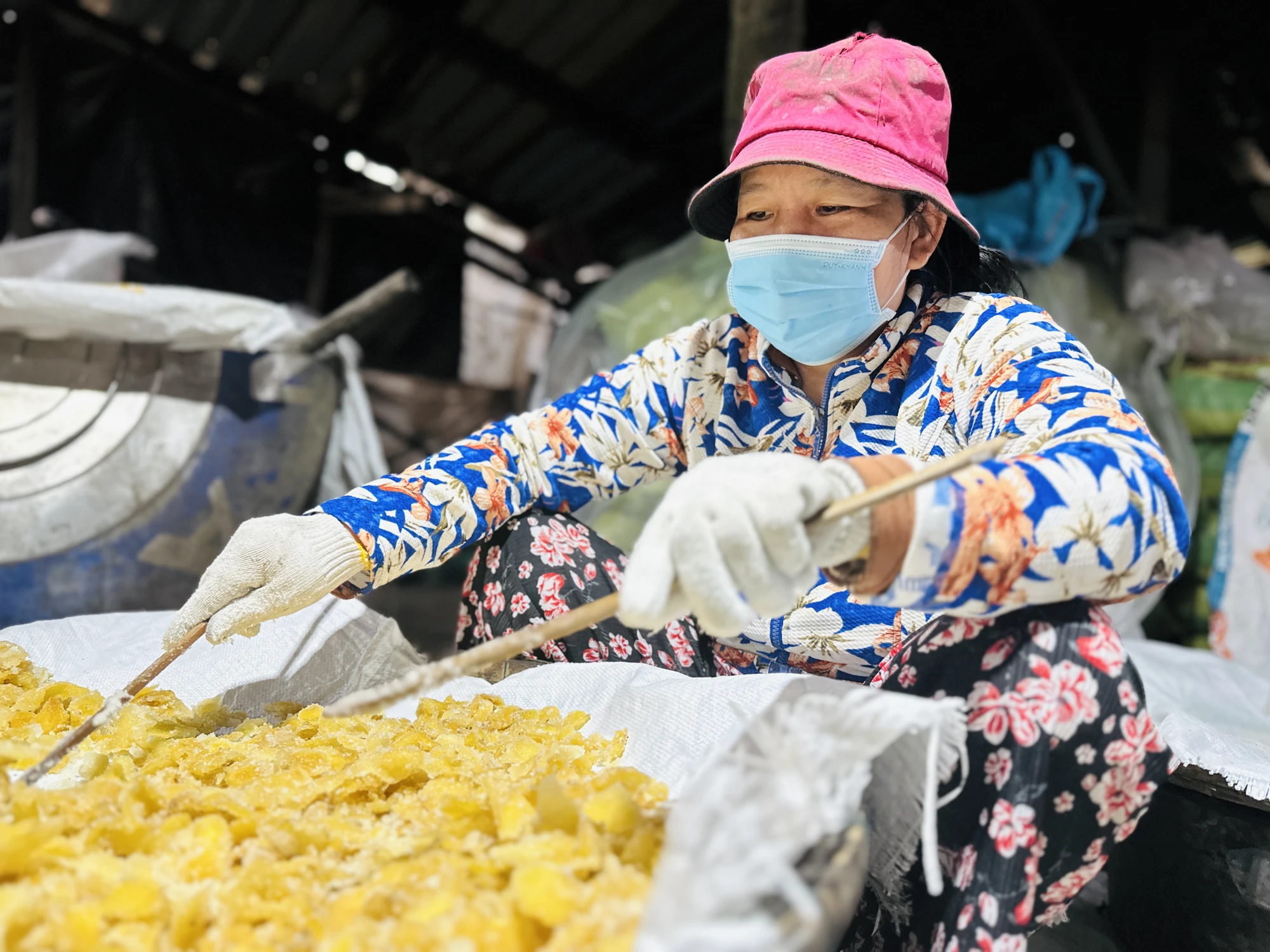 lang-nghe-mut-gung-nuc-tieng-quang-ngai-do-lua-vao-vu-tet-post827125.html9.JPG