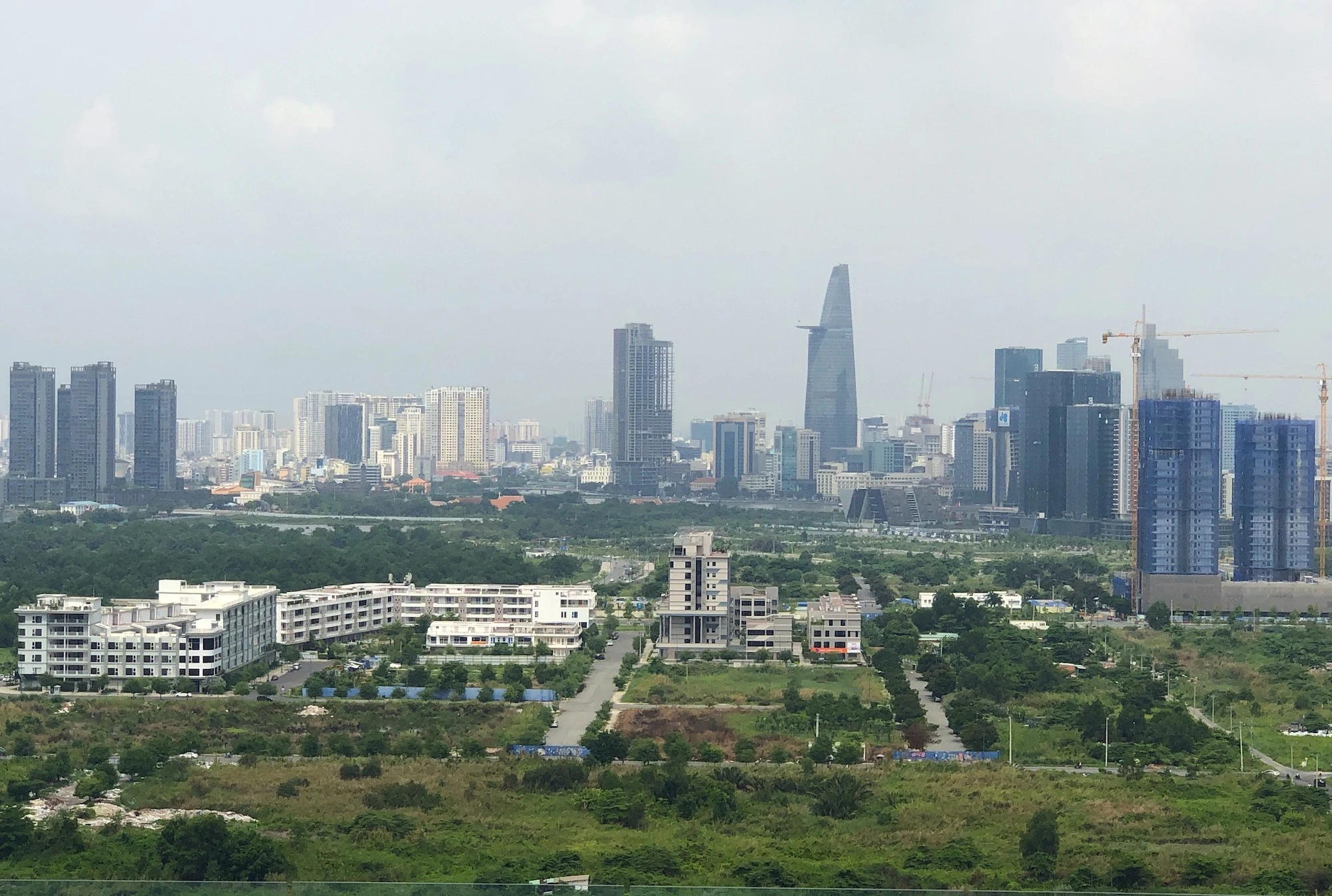 Các chuyên gia cho rằng dòng tiền nhà đầu tư sẽ sớm quay lại khu vực phía Nam và TP.HCM. Ảnh: QUANG HUY can-ho-binh-dan-biet-mat4.jpg