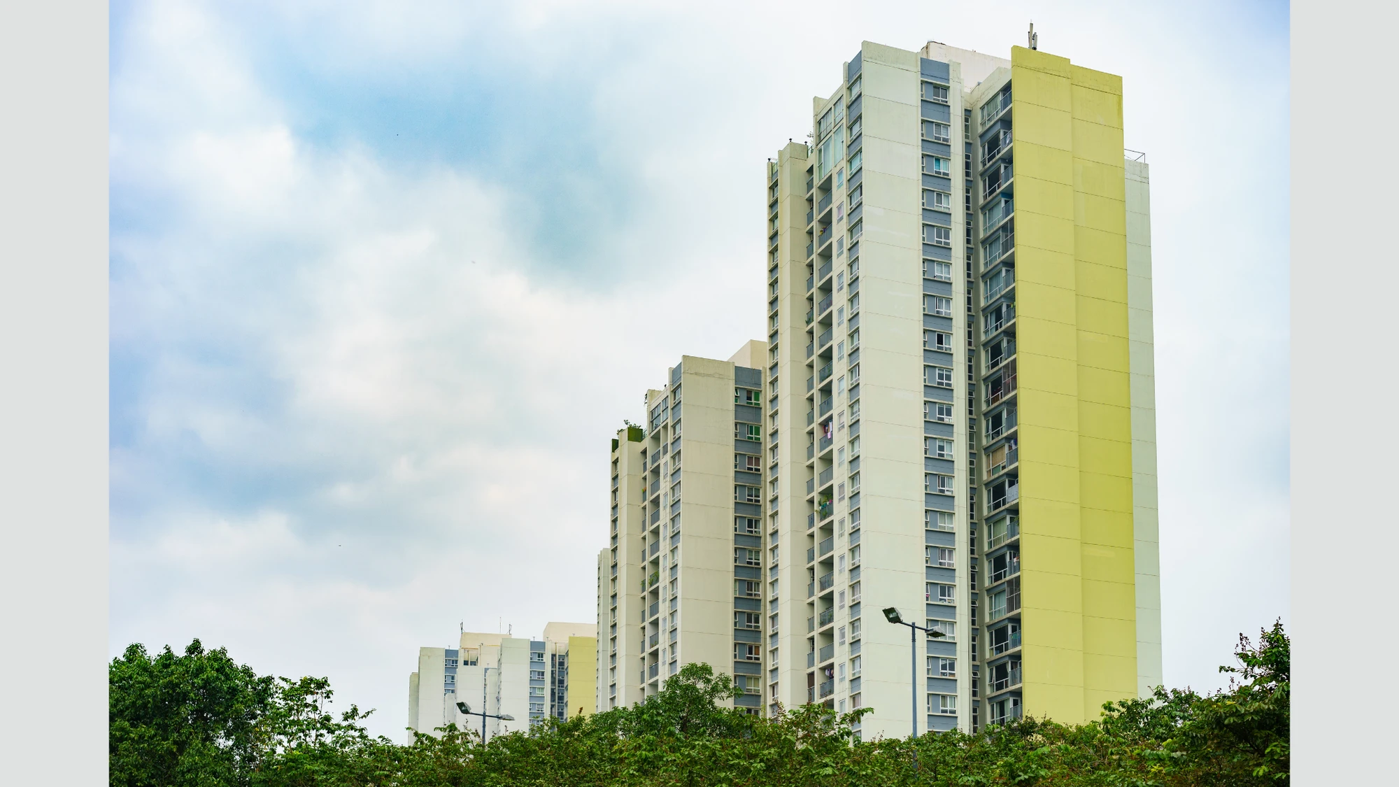 Một lượng khách hàng trung thành từ miền Nam của một số chủ đầu tư dành sự quan tâm cho sản phẩm đơn vị này phát triển tại Hà Nội. Ảnh: LONG KHANG chung-cu-ha-noi-nha-dat-can-ho-Ha-Noi.png
